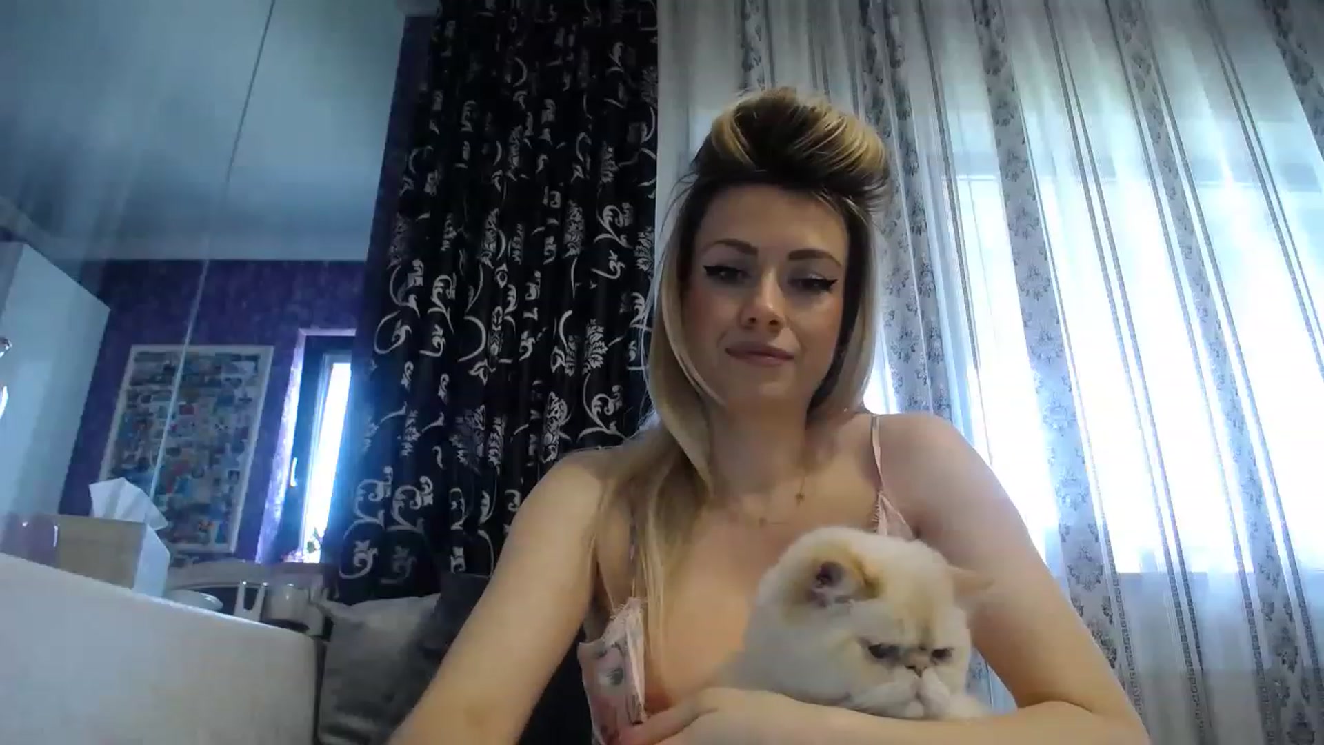 Gallery image thumbnail from SweetKimmmber's myfreecams stream on, 05/26/2023, 08:01 image 3 of 20