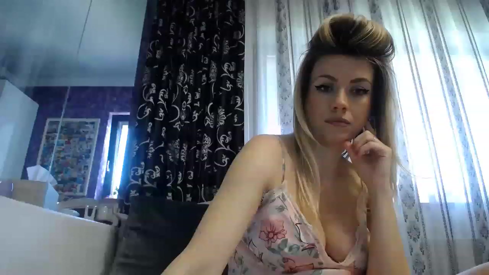 Gallery image thumbnail from SweetKimmmber's myfreecams stream on, 05/26/2023, 08:01 image 16 of 20