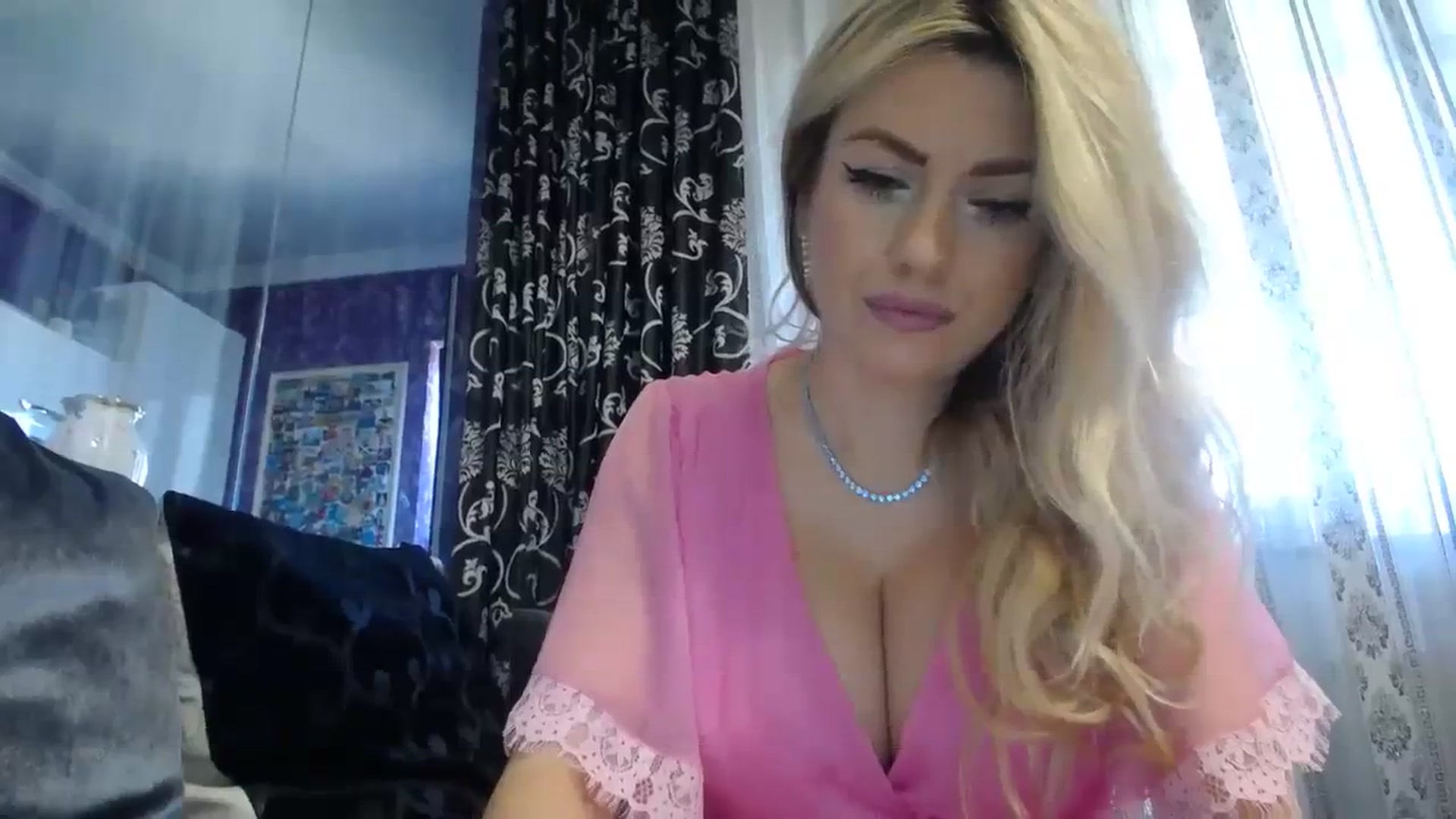Gallery image thumbnail from SweetKimmmber's myfreecams stream on, 09/25/2023, 07:30 image 3 of 20