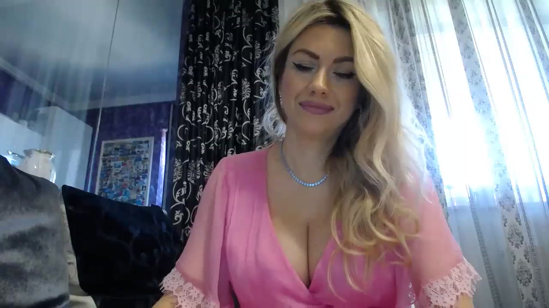 Gallery image thumbnail from SweetKimmmber's myfreecams stream on, 09/25/2023, 07:30 image 6 of 20