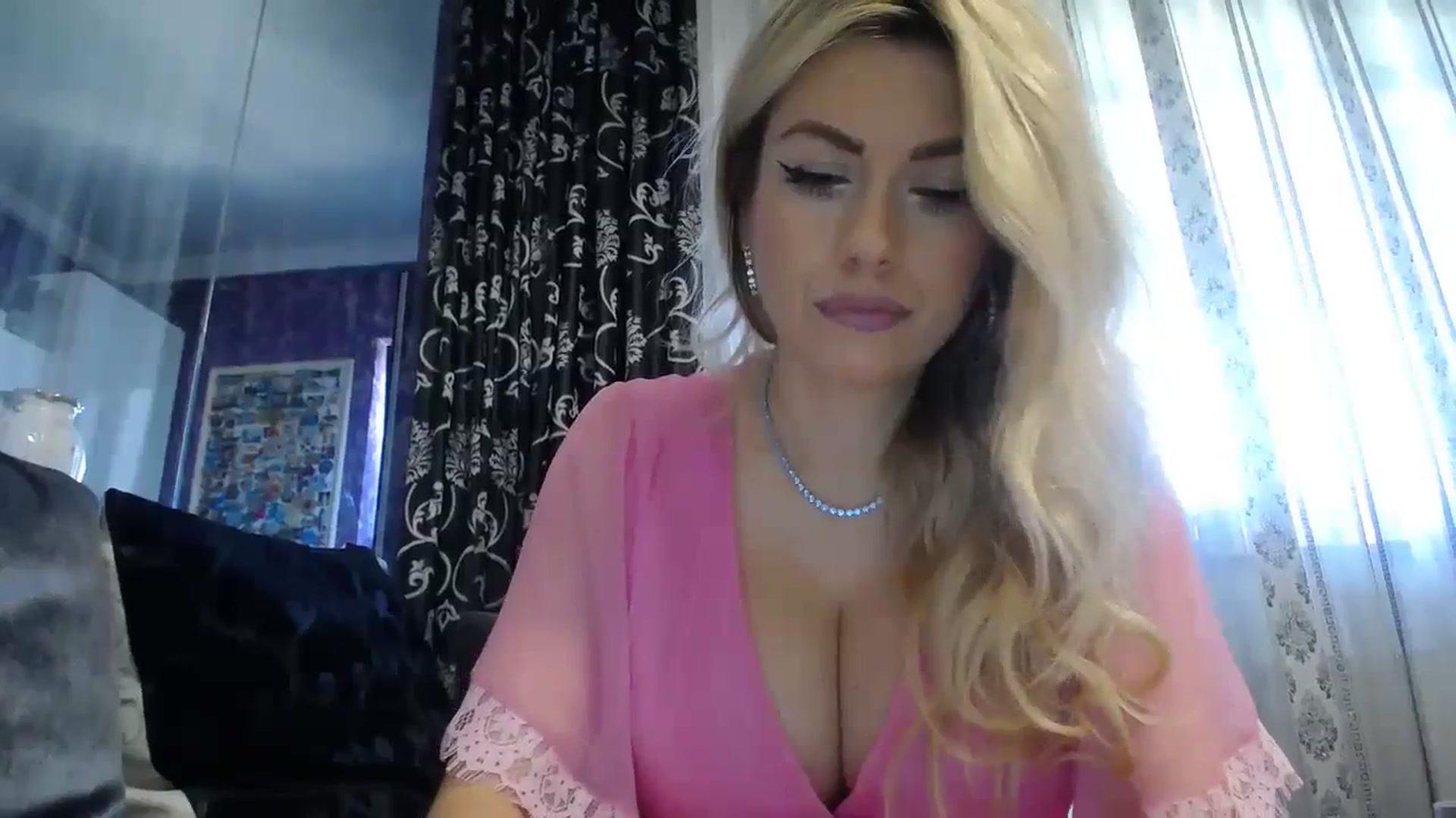 Gallery image thumbnail from SweetKimmmber's myfreecams stream on, 09/25/2023, 07:30 image 10 of 20