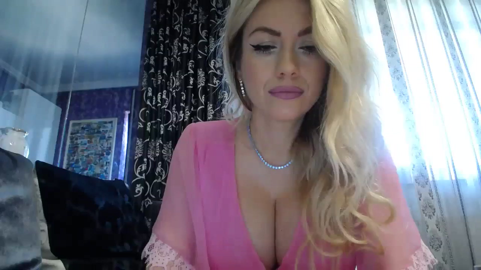 Gallery image thumbnail from SweetKimmmber's myfreecams stream on, 09/25/2023, 07:30 image 9 of 20