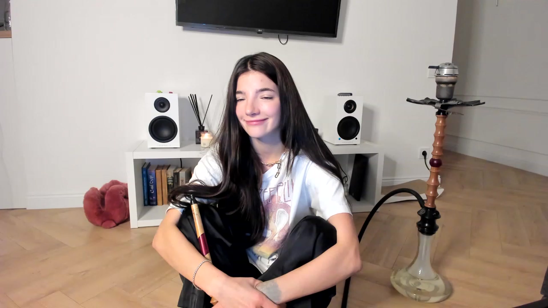 Gallery image thumbnail from SweetKlem's myfreecams stream on, 11/18/2022, 22:28 image 4 of 20