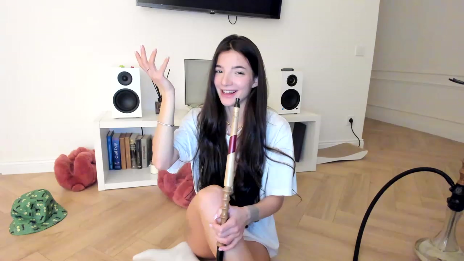 Gallery image thumbnail from SweetKlem's myfreecams stream on, 11/18/2022, 22:28 image 18 of 20