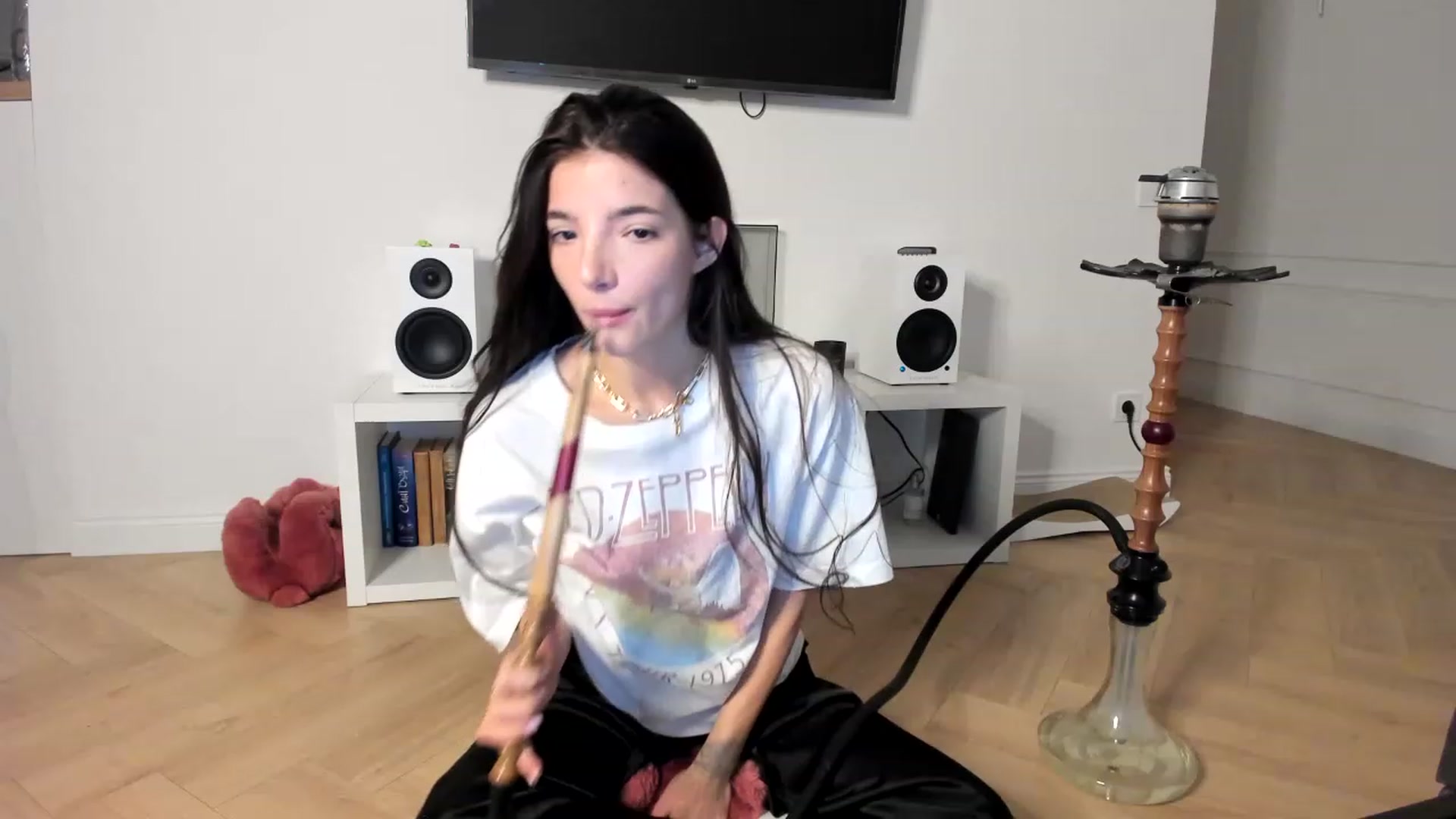 Gallery image thumbnail from SweetKlem's myfreecams stream on, 11/18/2022, 22:28 image 5 of 20
