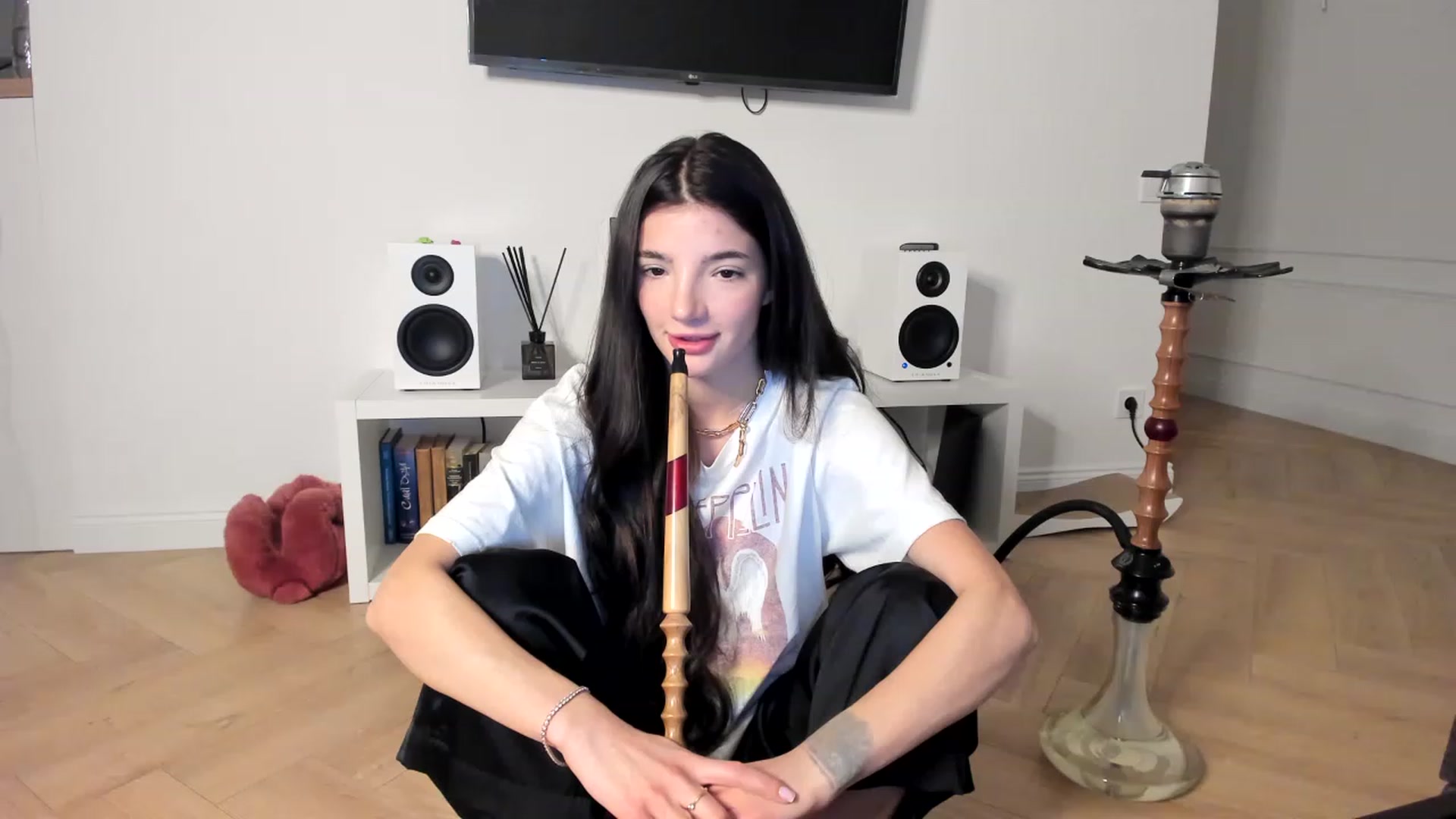 Gallery image thumbnail from SweetKlem's myfreecams stream on, 11/18/2022, 22:28 image 3 of 20