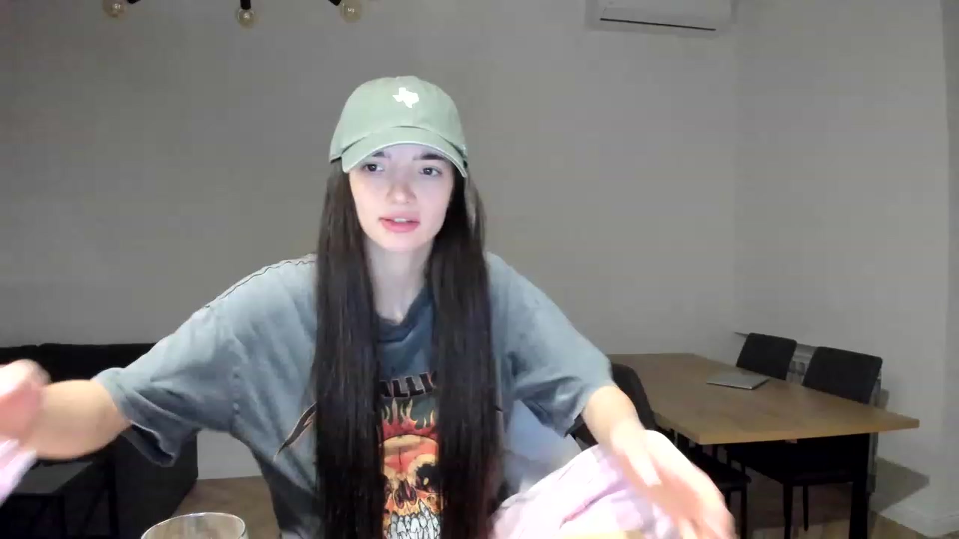Gallery image thumbnail from SweetKlem's myfreecams stream on, 11/22/2022, 20:33 image 2 of 20