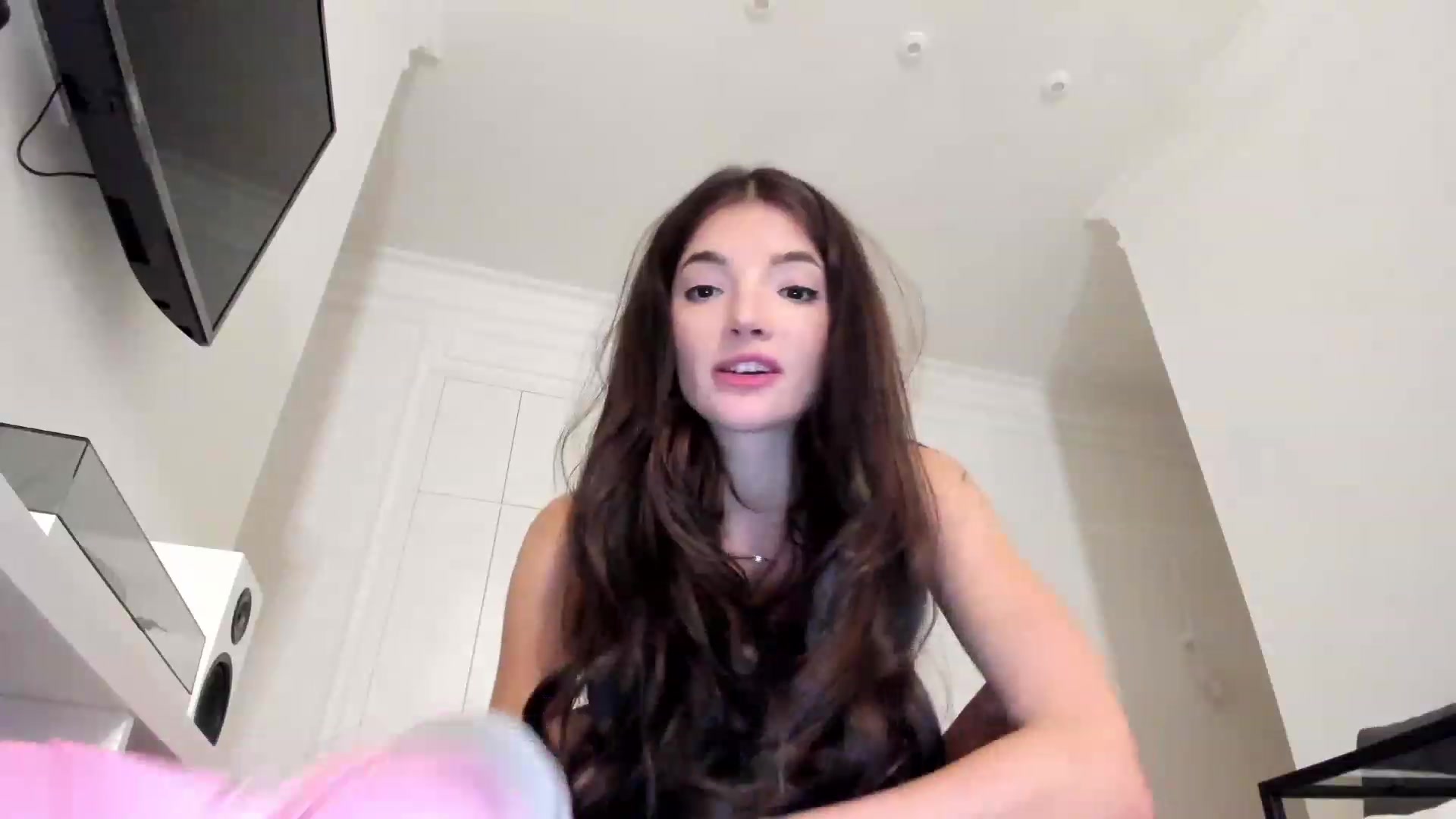 Gallery image thumbnail from SweetKlem's myfreecams stream on, 12/11/2022, 23:04 image 19 of 20