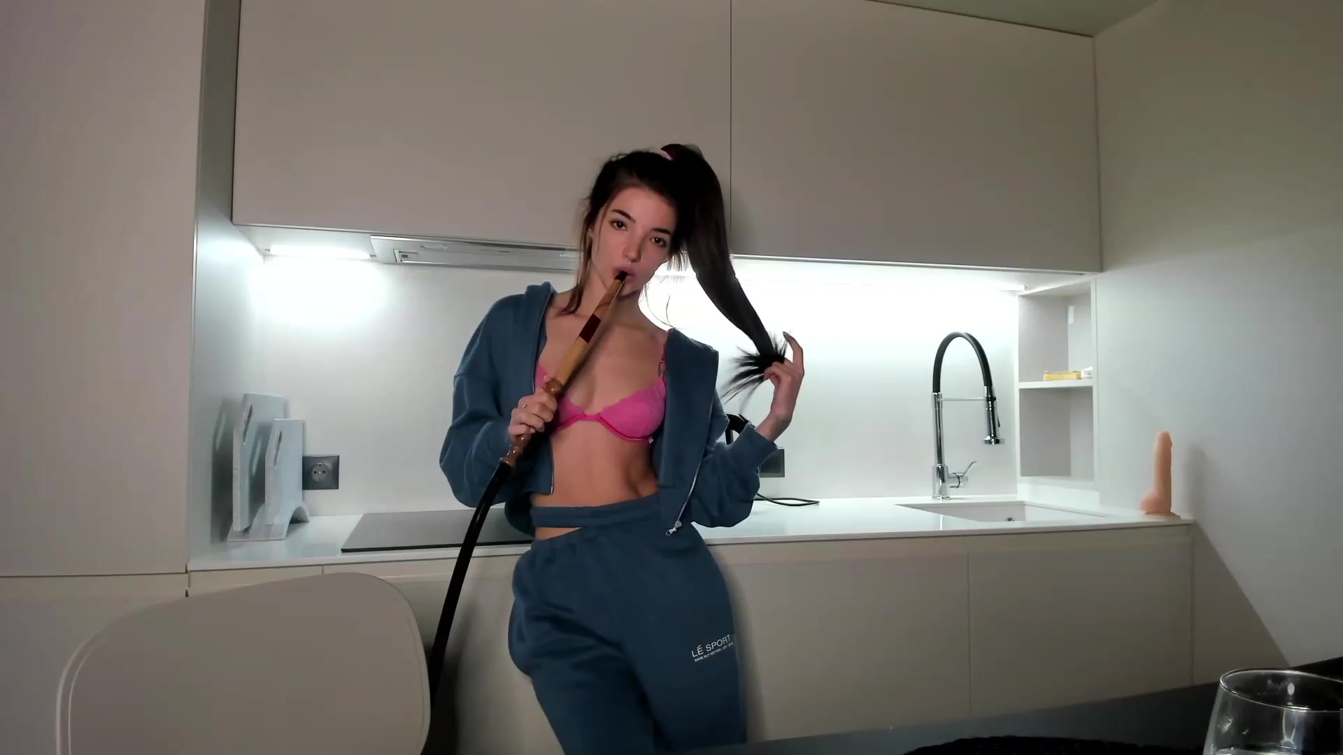 Gallery image thumbnail from SweetKlem's myfreecams stream on, 01/12/2023, 17:21 image 17 of 20
