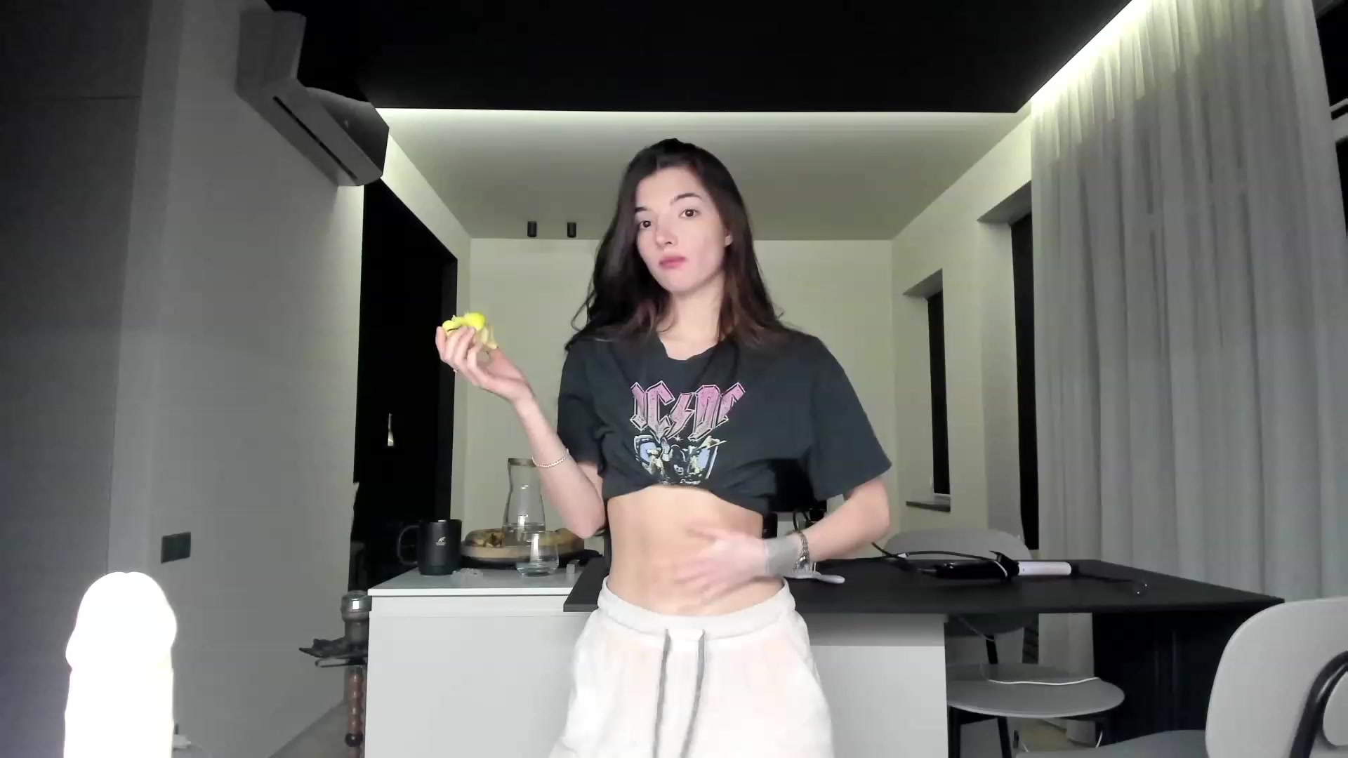 Gallery image thumbnail from SweetKlem's myfreecams stream on, 02/08/2023, 24:05 image 8 of 20