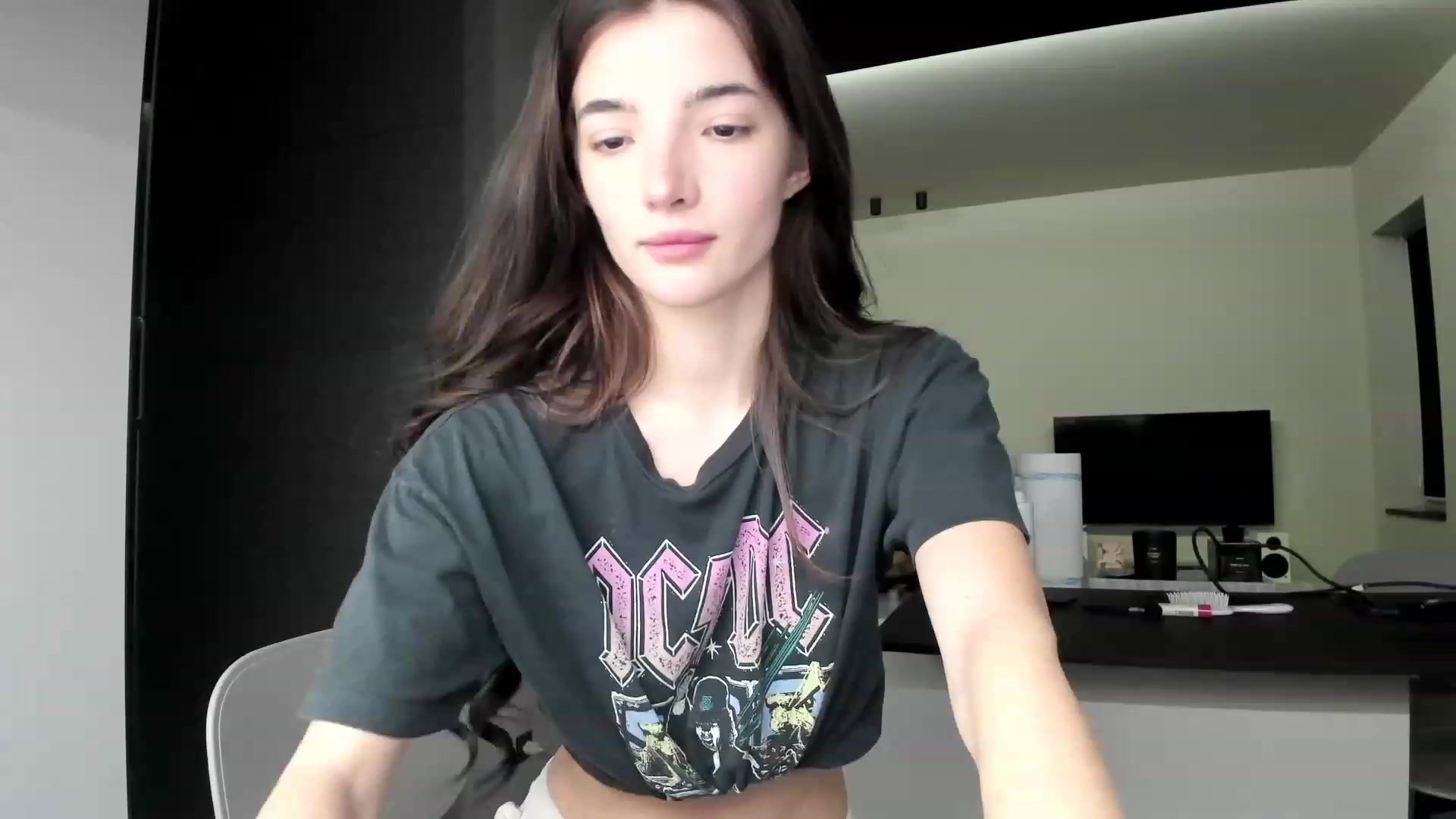Gallery image thumbnail from SweetKlem's myfreecams stream on, 02/08/2023, 24:05 image 14 of 20