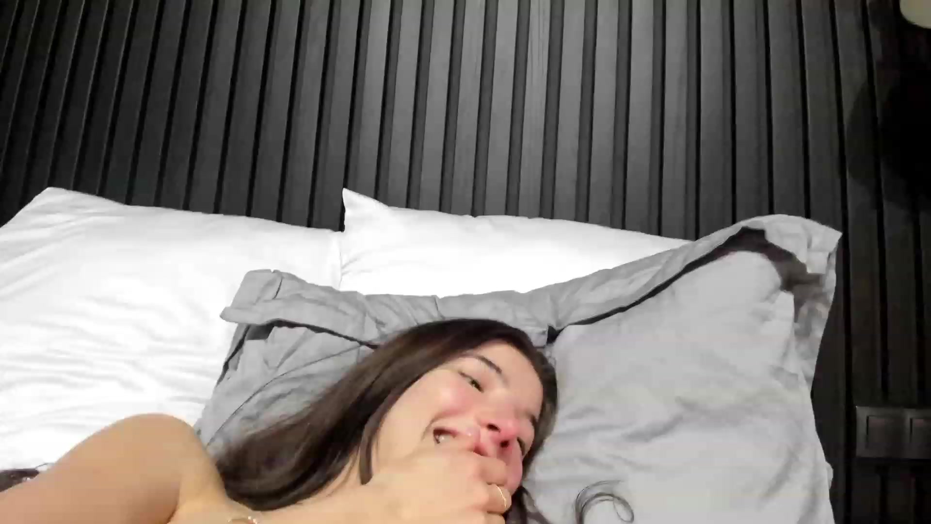 Gallery image thumbnail from SweetKlem's myfreecams stream on, 02/08/2023, 04:41 image 3 of 20