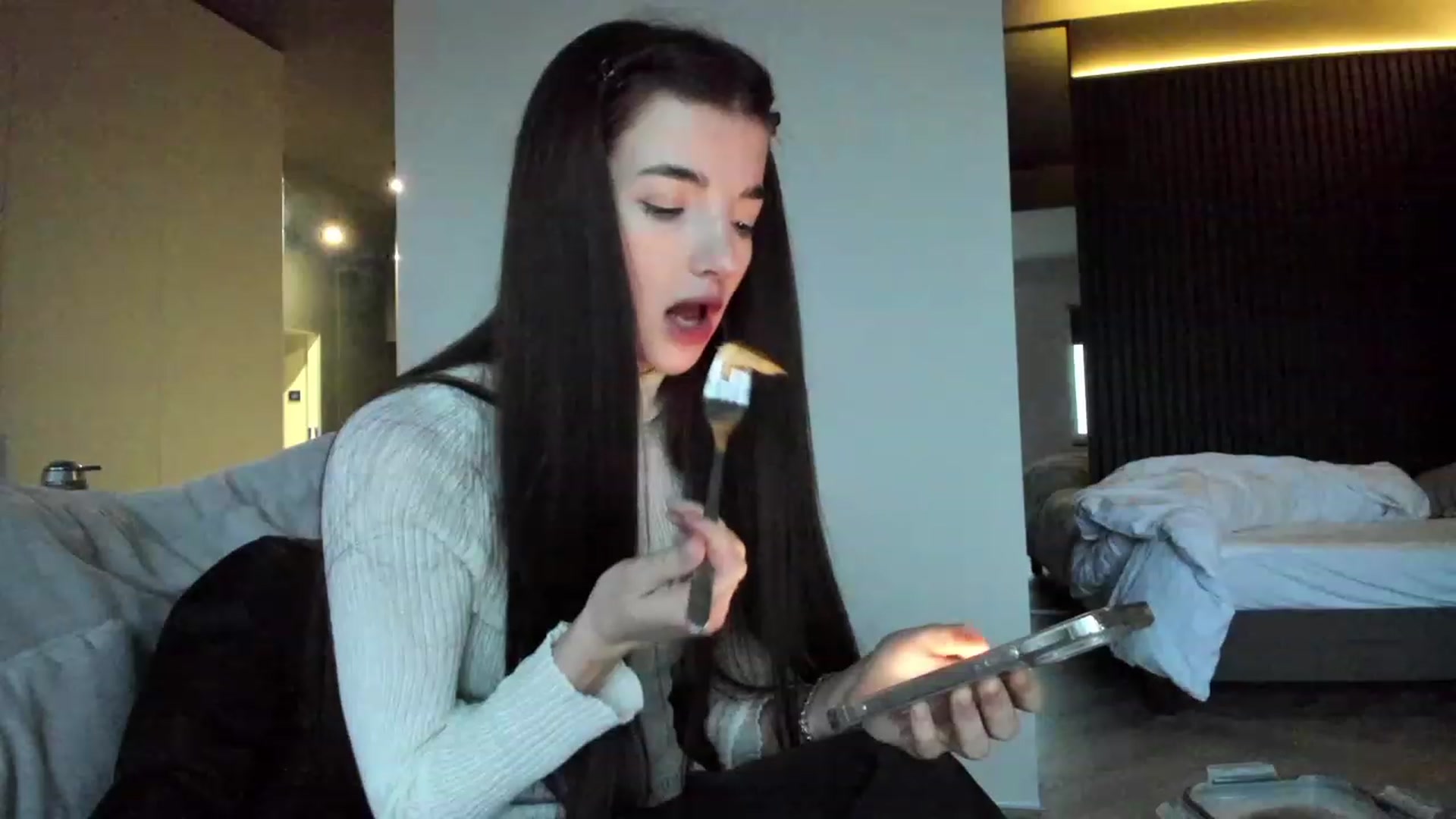 Gallery image thumbnail from SweetKlem's myfreecams stream on, 02/17/2023, 16:36 image 5 of 20