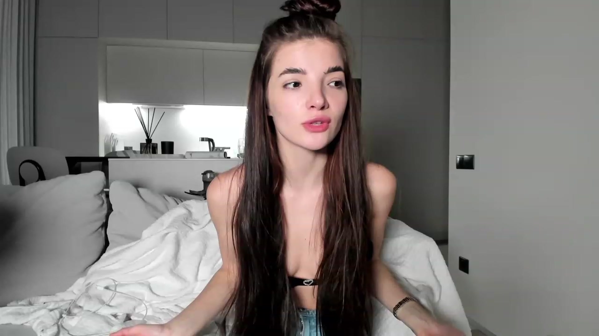 Gallery image thumbnail from SweetKlem's myfreecams stream on, 02/25/2023, 21:08 image 8 of 20
