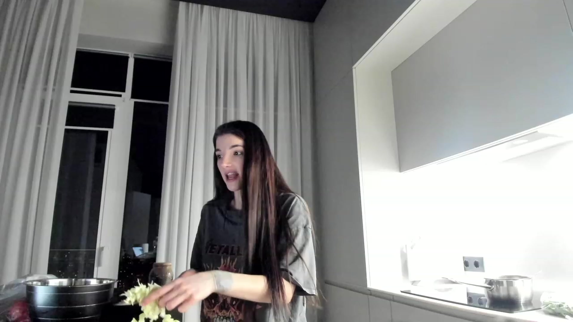 Gallery image thumbnail from SweetKlem's myfreecams stream on, 03/10/2023, 19:45 image 3 of 20