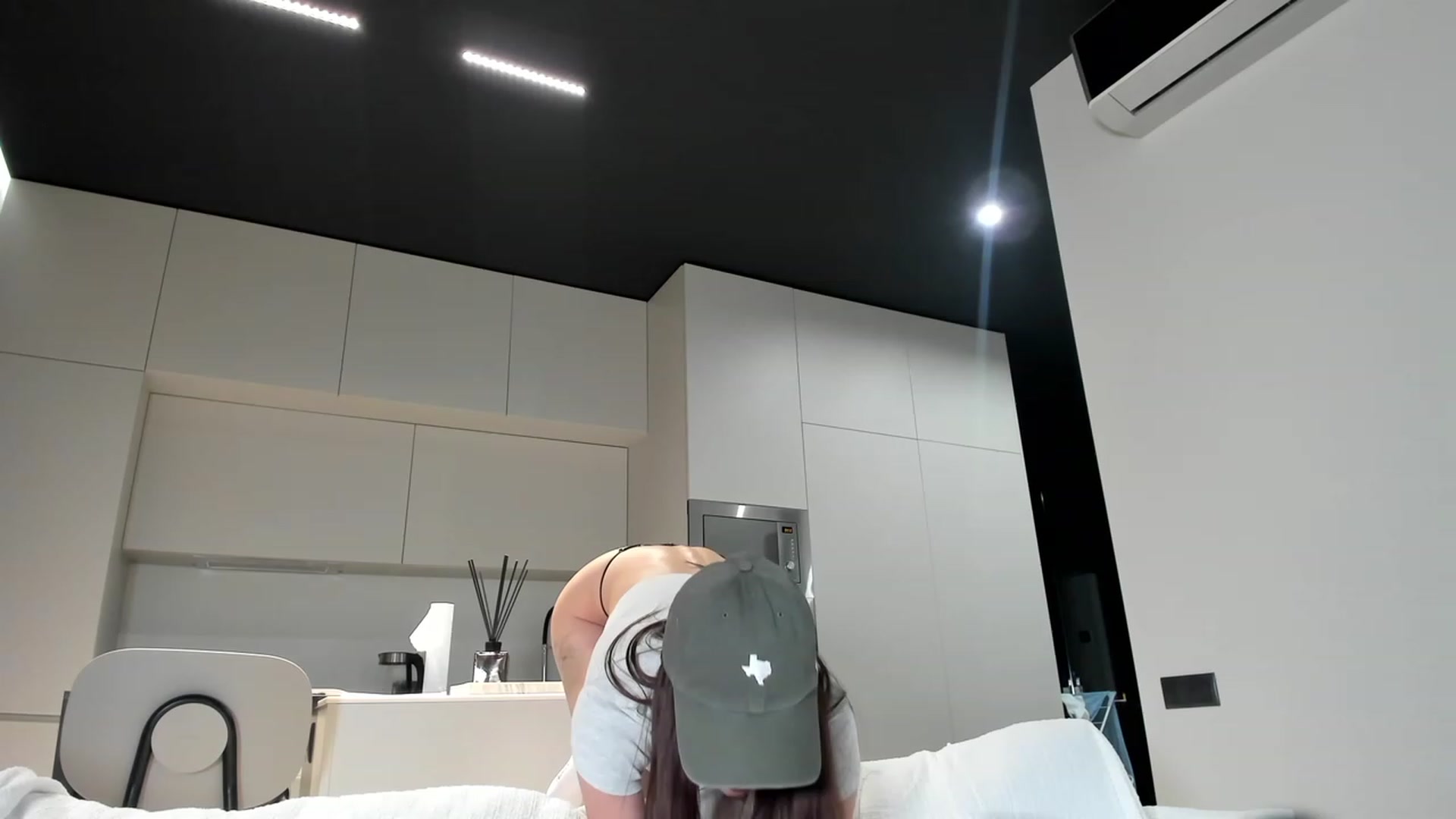 Gallery image thumbnail from SweetKlem's myfreecams stream on, 03/13/2023, 24:44 image 4 of 20
