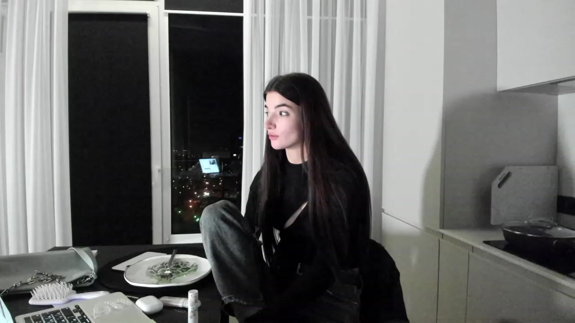 Gallery image thumbnail from SweetKlem's myfreecams stream on, 03/22/2023, 20:08 image 15 of 20