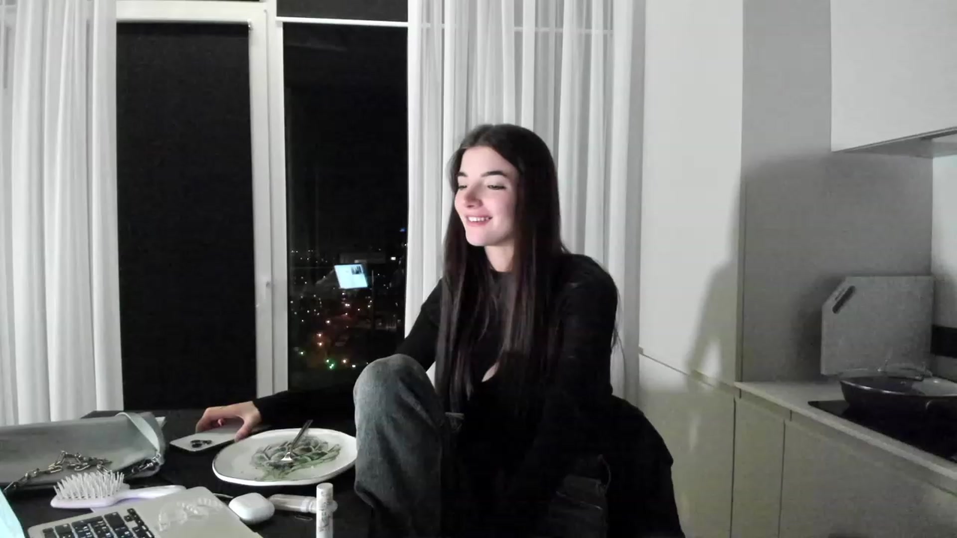Gallery image thumbnail from SweetKlem's myfreecams stream on, 03/22/2023, 20:08 image 14 of 20