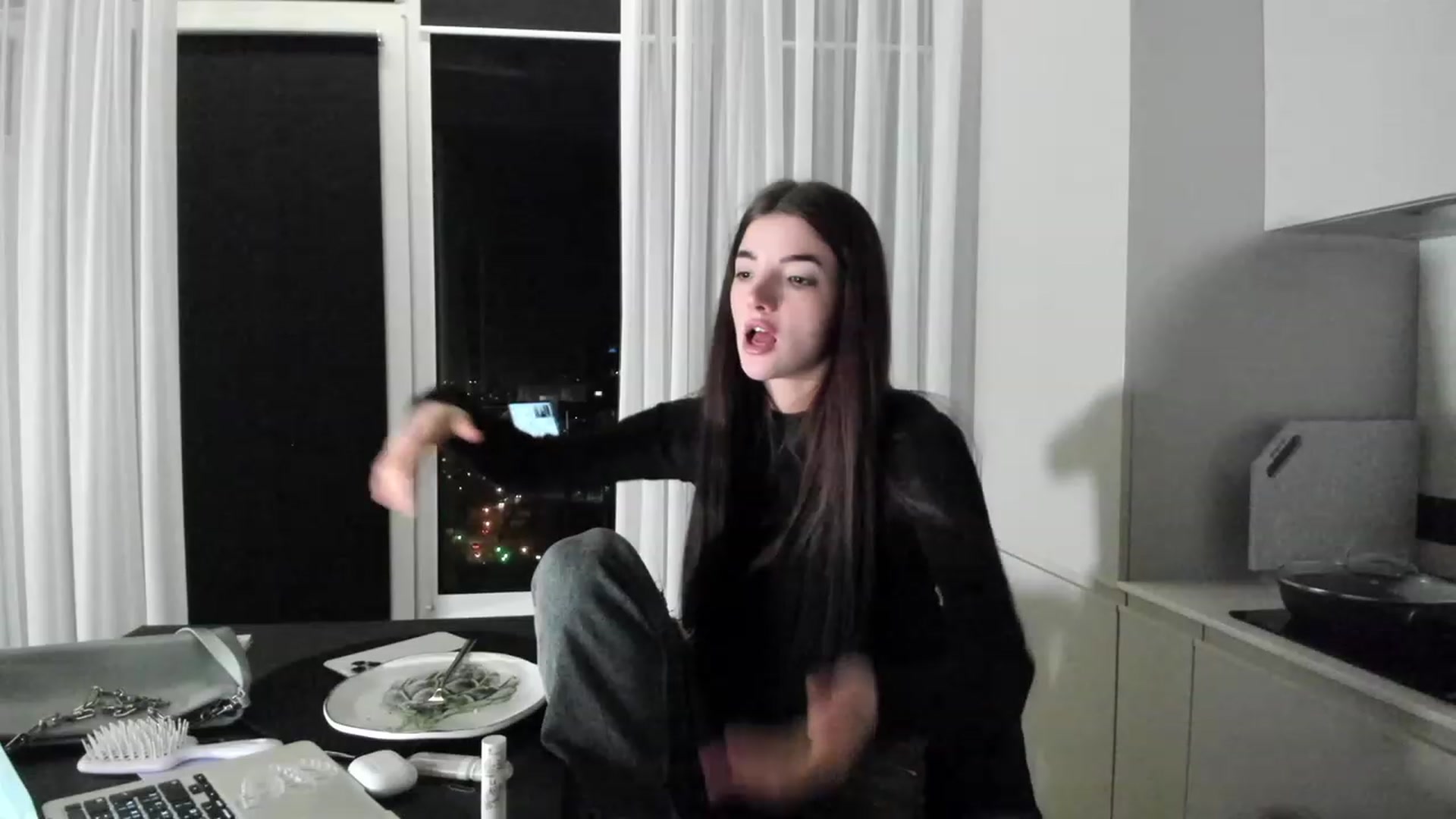 Gallery image thumbnail from SweetKlem's myfreecams stream on, 03/22/2023, 20:08 image 13 of 20