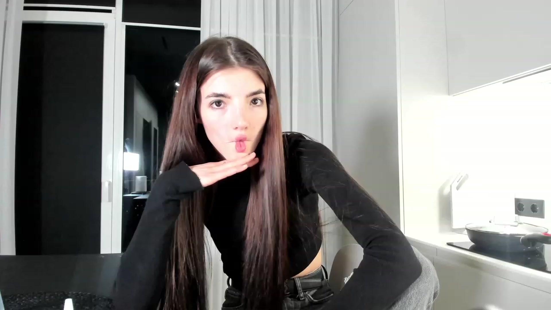 Gallery image thumbnail from SweetKlem's myfreecams stream on, 03/22/2023, 22:35 image 8 of 20