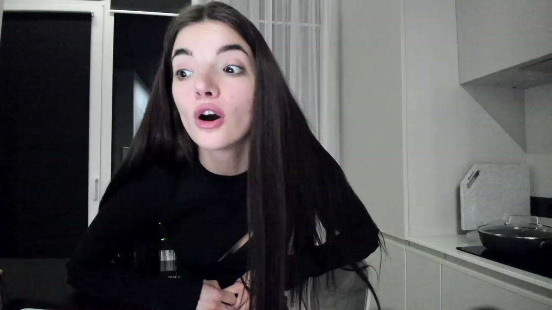 Gallery image thumbnail from SweetKlem's myfreecams stream on, 03/22/2023, 22:35 image 13 of 20