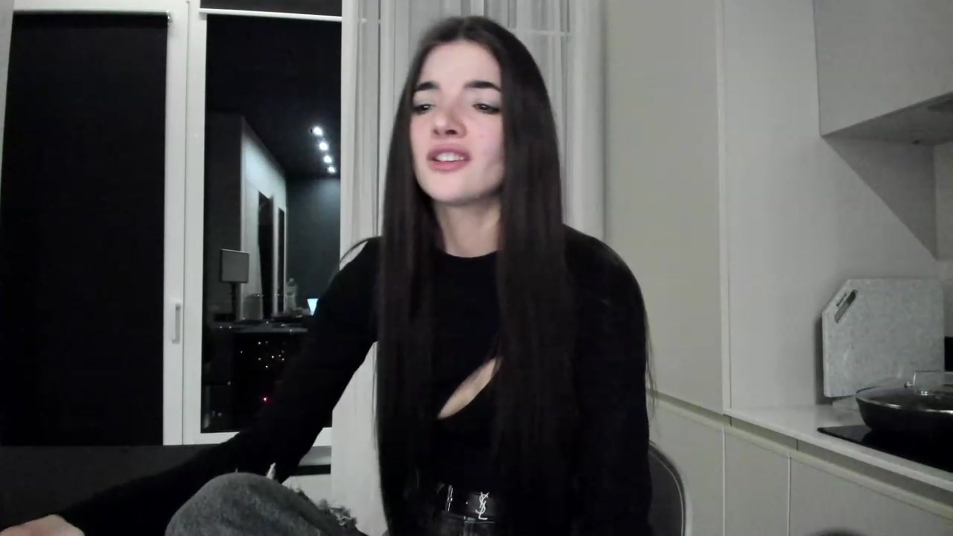 Gallery image thumbnail from SweetKlem's myfreecams stream on, 03/22/2023, 22:35 image 10 of 20