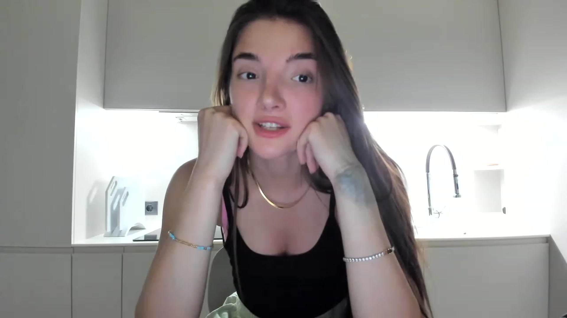 Gallery image thumbnail from SweetKlem's myfreecams stream on, 06/02/2023, 22:21 image 9 of 20