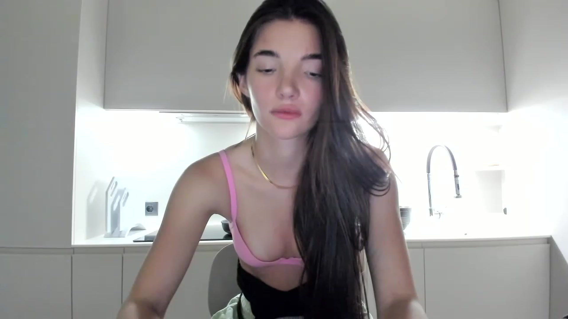 Gallery image thumbnail from SweetKlem's myfreecams stream on, 06/02/2023, 22:21 image 11 of 20