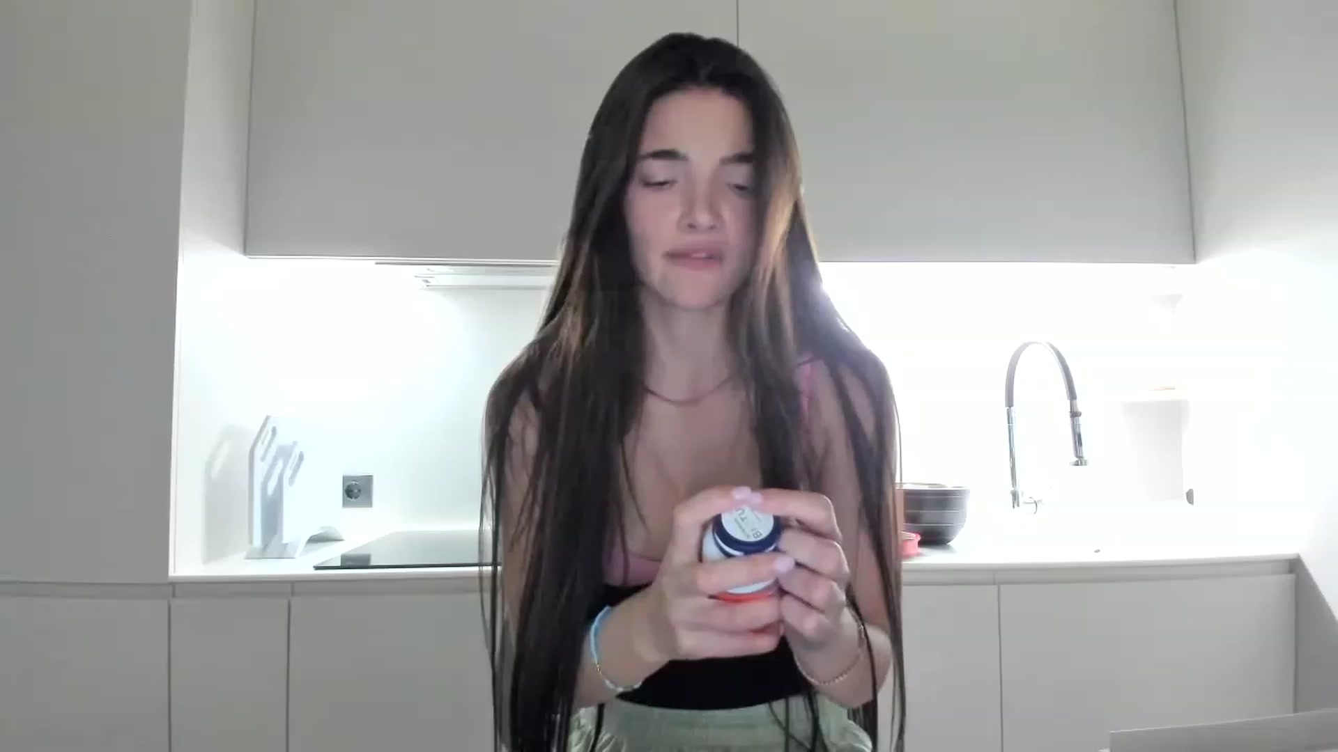 Gallery image thumbnail from SweetKlem's myfreecams stream on, 06/02/2023, 22:21 image 14 of 20