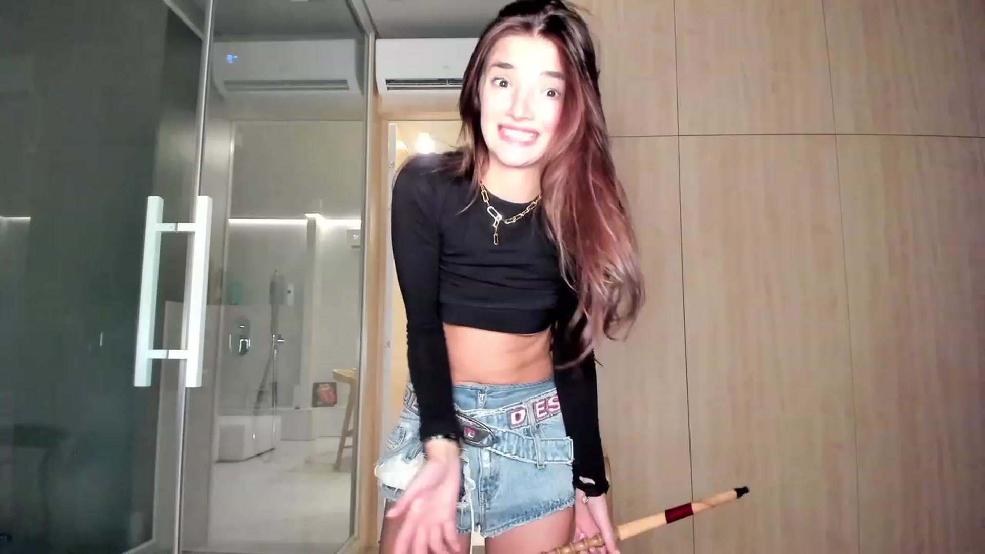 Gallery image thumbnail from SweetKlem's myfreecams stream on, 07/15/2023, 21:43 image 7 of 20
