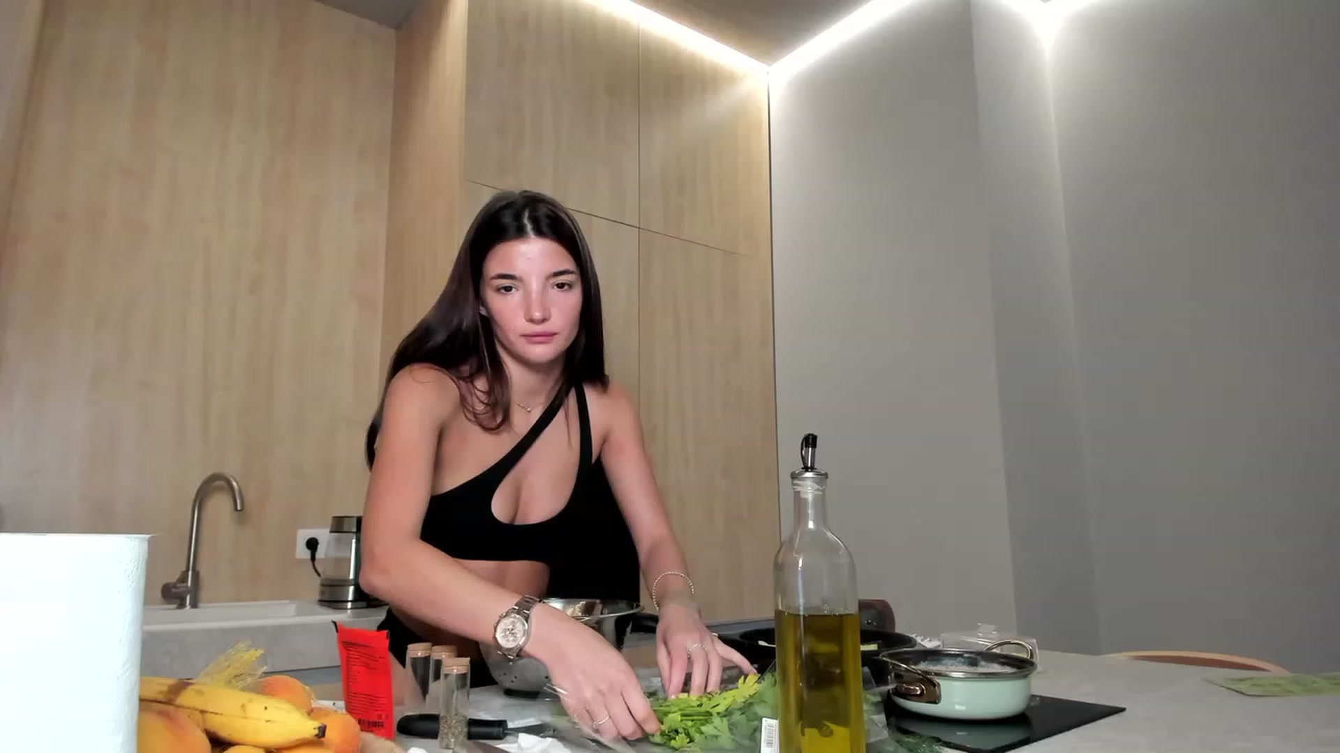Gallery image thumbnail from SweetKlem's myfreecams stream on, 08/17/2023, 18:40 image 18 of 20