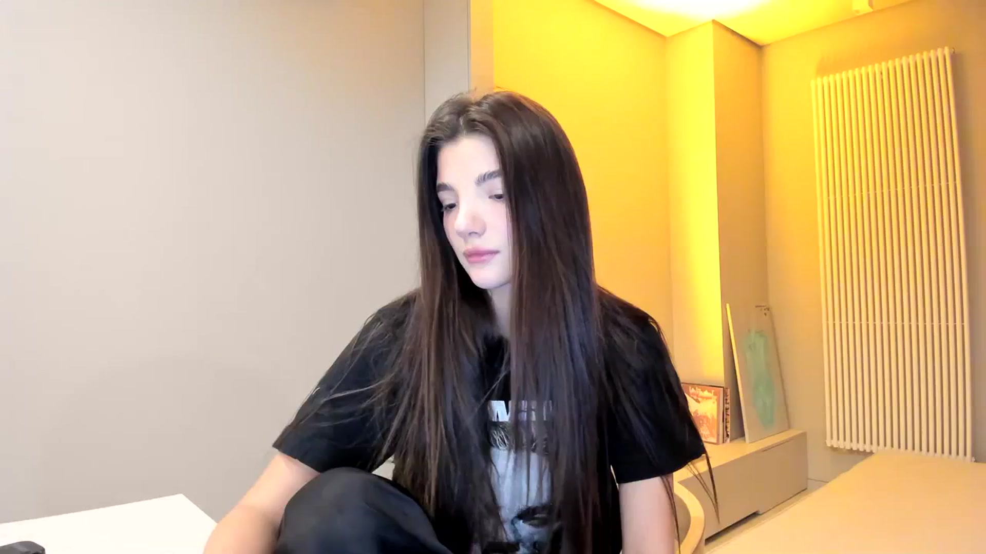 Gallery image thumbnail from SweetKlem's myfreecams stream on, 10/10/2023, 20:10 image 4 of 20