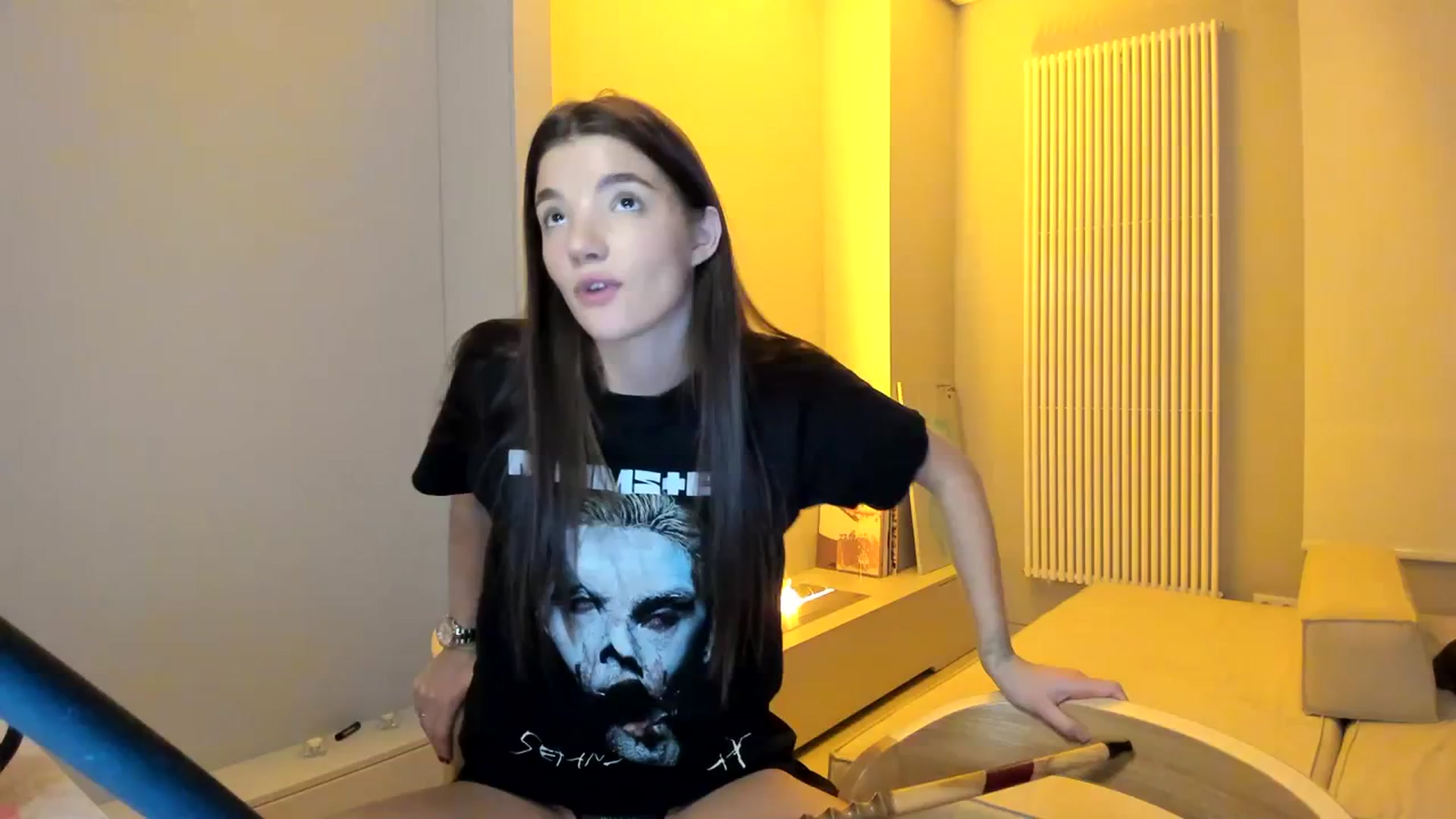 Gallery image thumbnail from SweetKlem's myfreecams stream on, 10/10/2023, 22:22 image 8 of 20