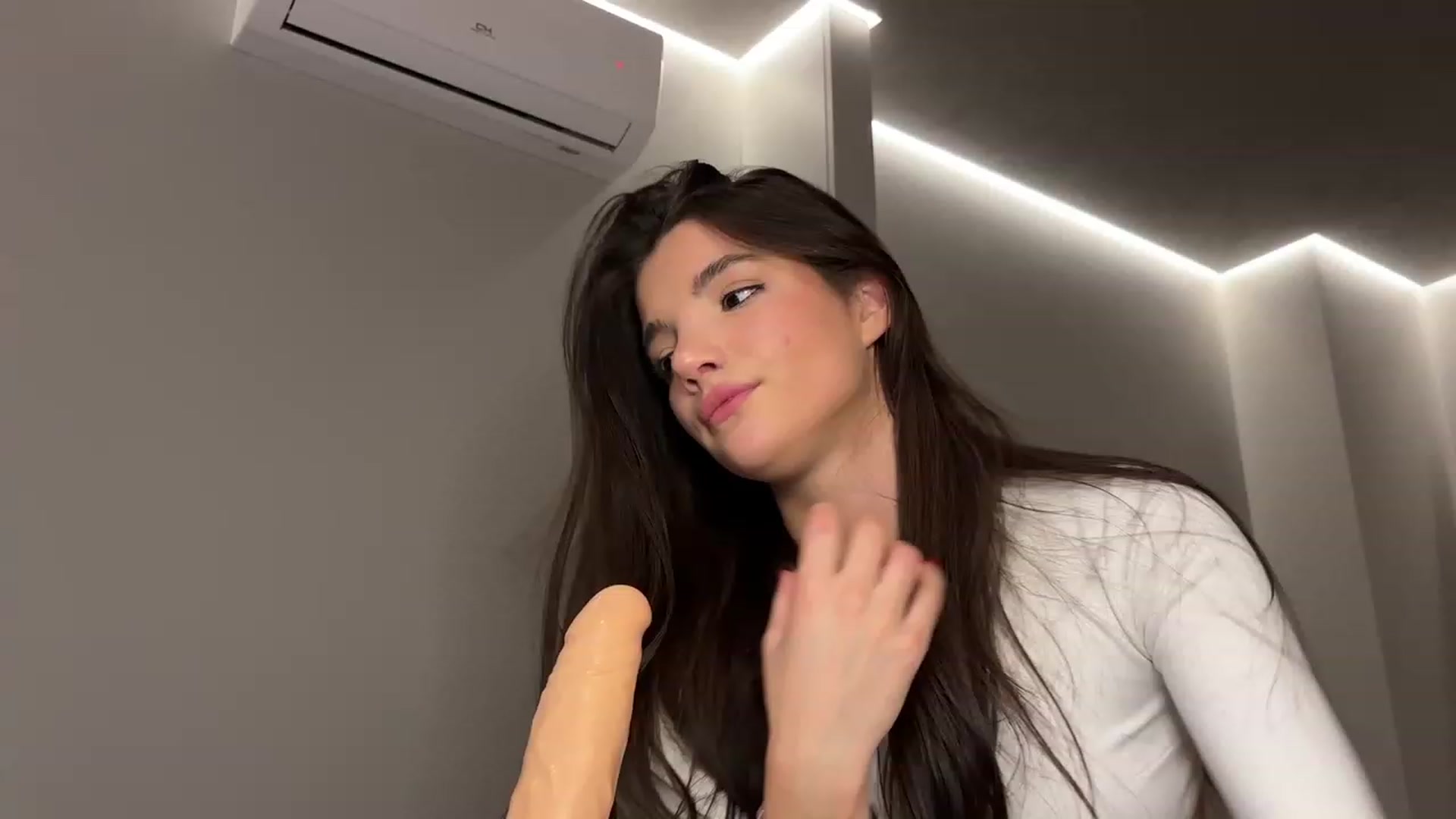 Gallery image thumbnail from SweetKlem's myfreecams stream on, 10/19/2023, 20:42 image 11 of 20