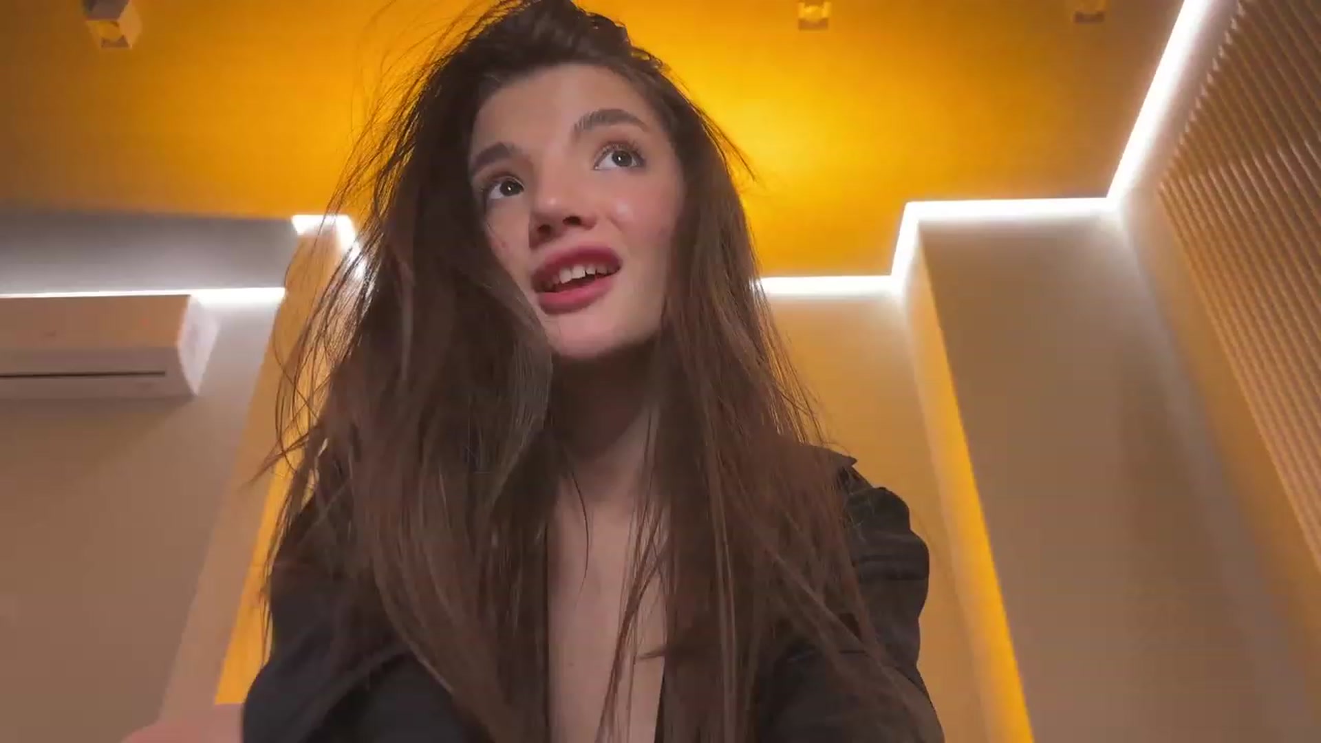 Gallery image thumbnail from SweetKlem's myfreecams stream on, 10/21/2023, 22:18 image 3 of 20