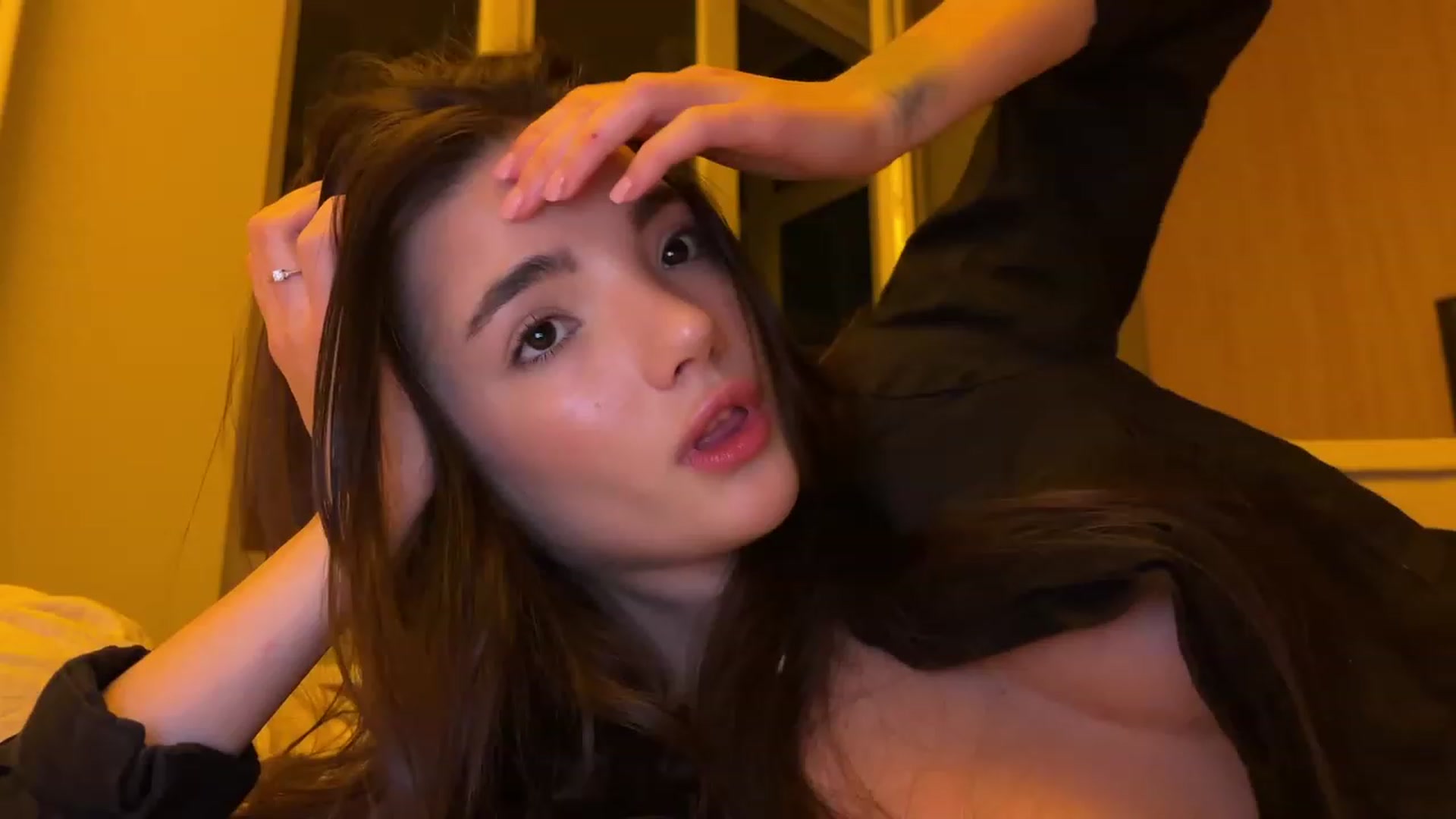Gallery image thumbnail from SweetKlem's myfreecams stream on, 11/16/2023, 24:07 image 16 of 20