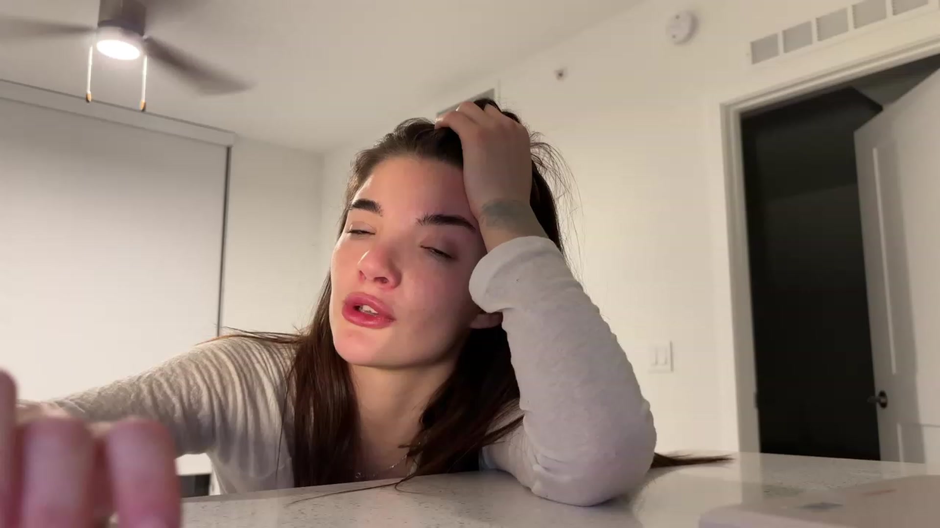 Gallery image thumbnail from SweetKlem's myfreecams stream on, 12/13/2023, 02:47 image 10 of 20