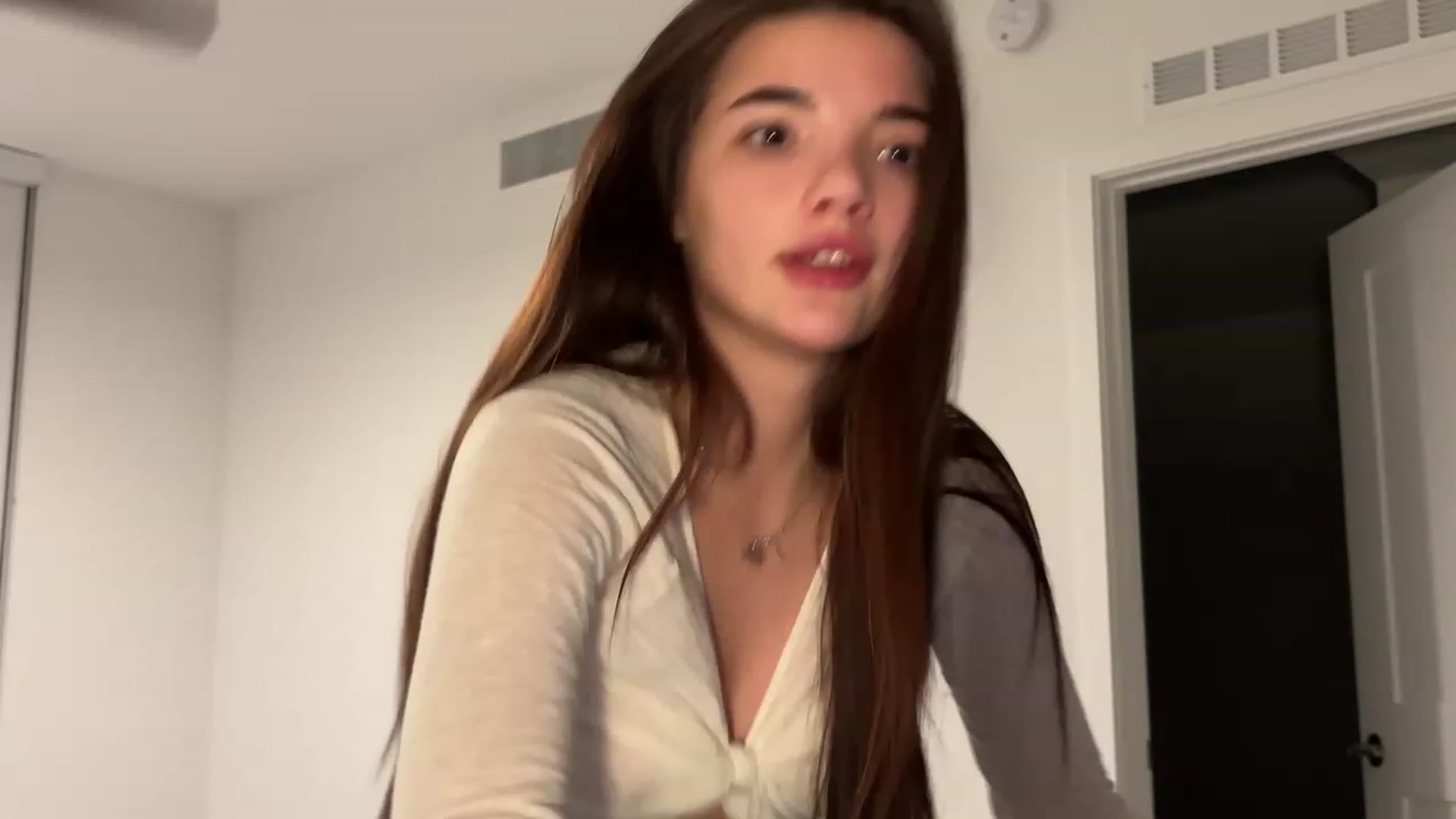 Gallery image thumbnail from SweetKlem's myfreecams stream on, 12/13/2023, 02:47 image 13 of 20