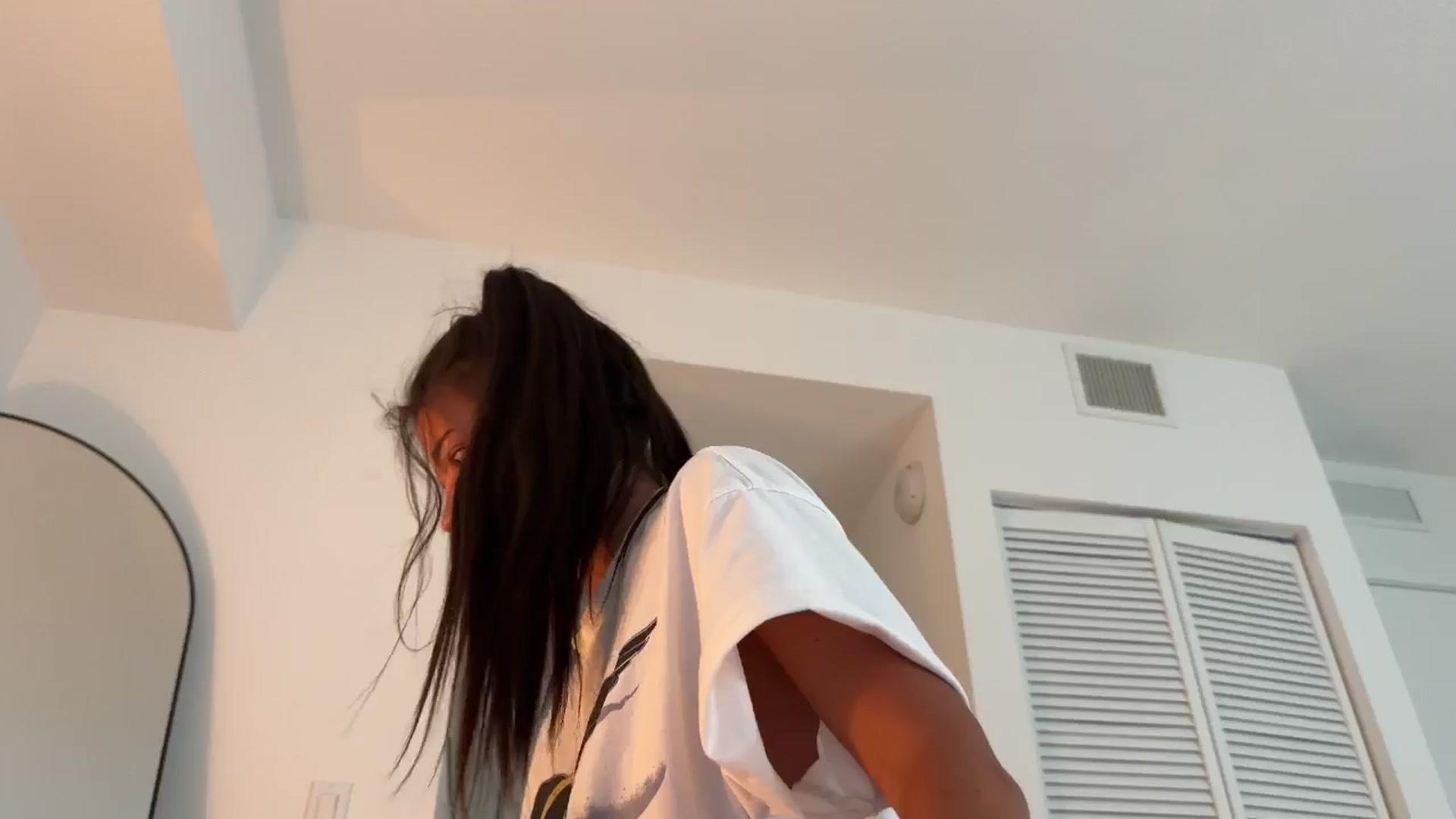 Gallery image thumbnail from SweetKlem's myfreecams stream on, 08/15/2024, 04:05 image 19 of 20