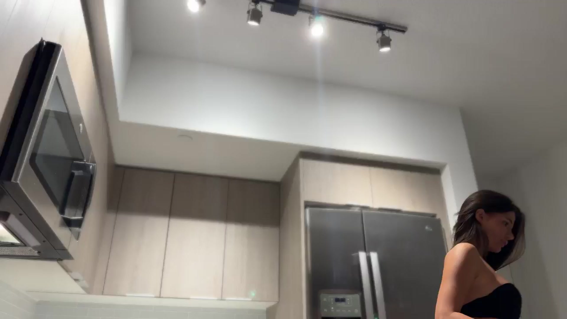 Gallery image thumbnail from SweetKlem's myfreecams stream on, 09/14/2024, 06:39 image 15 of 20