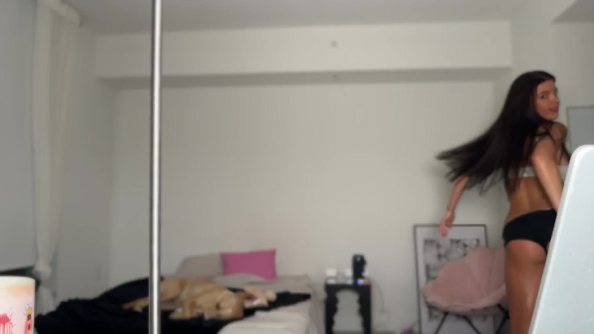 Gallery image thumbnail from SweetKlem's myfreecams stream on, 10/05/2024, 01:44 image 10 of 20