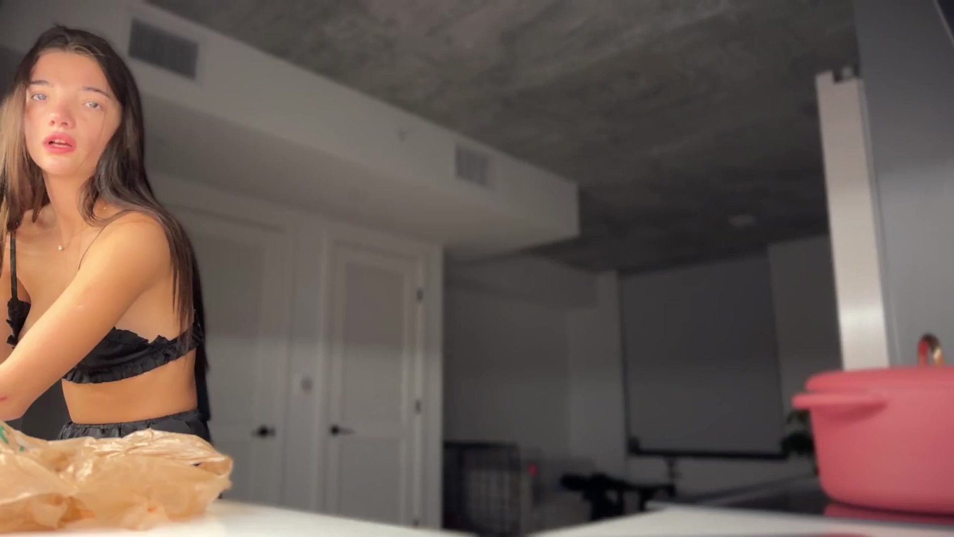 Gallery image thumbnail from SweetKlem's myfreecams stream on, 11/22/2024, 02:14 image 3 of 20