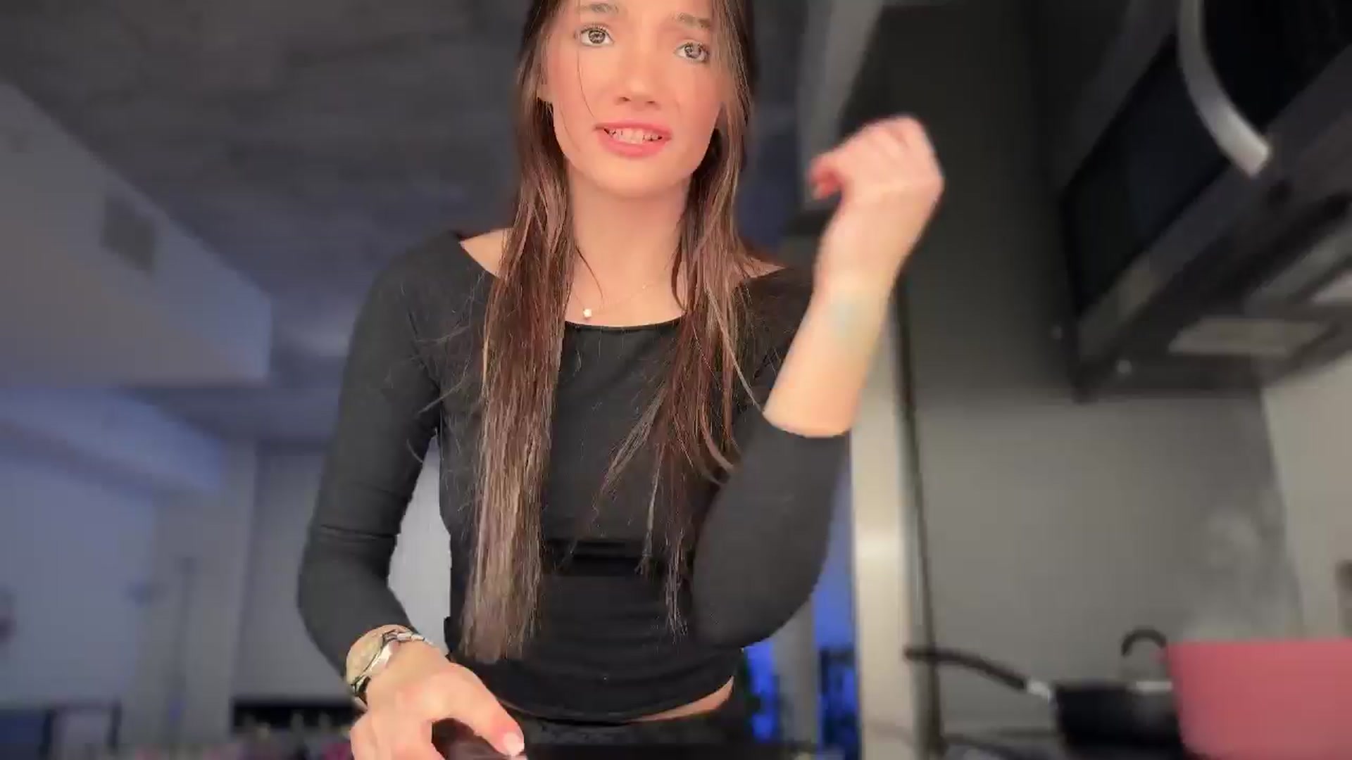 Gallery image thumbnail from SweetKlem's myfreecams stream on, 12/14/2024, 07:29 image 5 of 20
