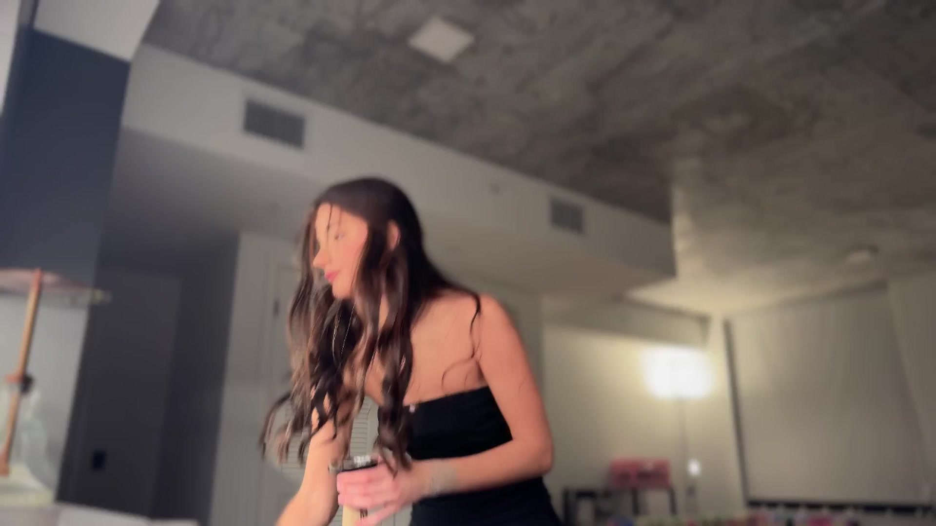 Gallery image thumbnail from SweetKlem's myfreecams stream on, 12/24/2024, 06:02 image 5 of 20