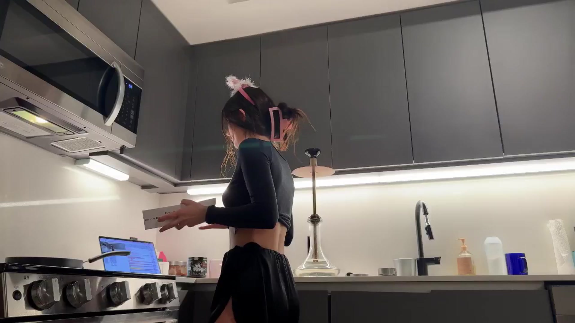 Gallery image thumbnail from SweetKlem's myfreecams stream on, 12/27/2024, 08:03 image 6 of 20