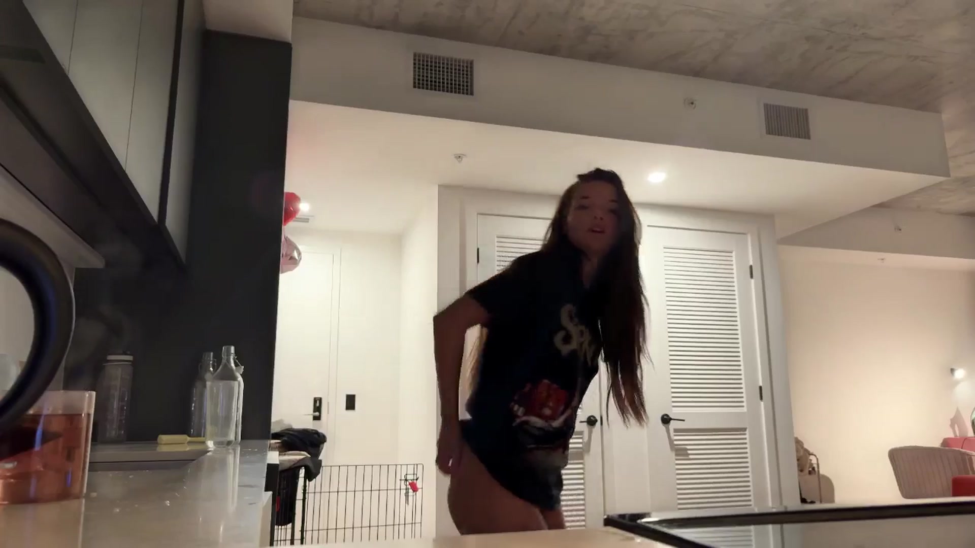 Gallery image thumbnail from SweetKlem's myfreecams stream on, 03/04/2025, 07:05 image 4 of 20