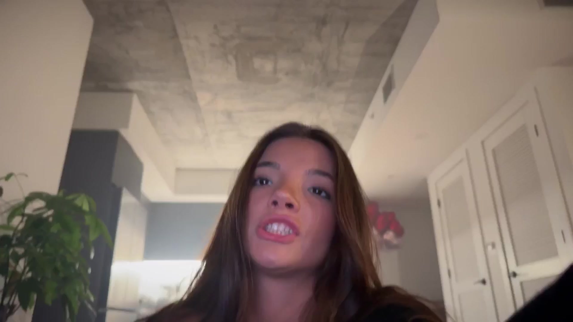 Gallery image thumbnail from SweetKlem's myfreecams stream on, 03/14/2025, 05:09 image 12 of 20