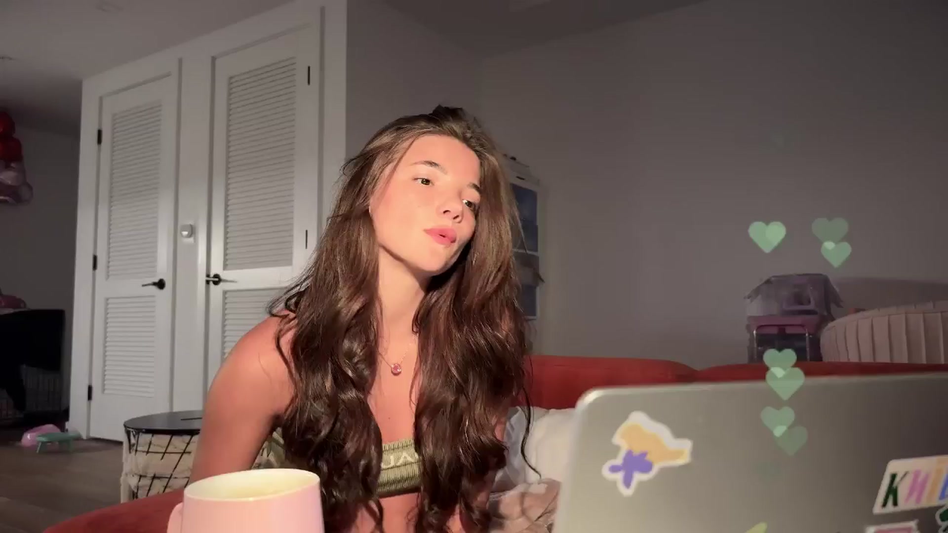 Gallery image thumbnail from SweetKlem's myfreecams stream on, 03/24/2025, 04:52 image 6 of 20