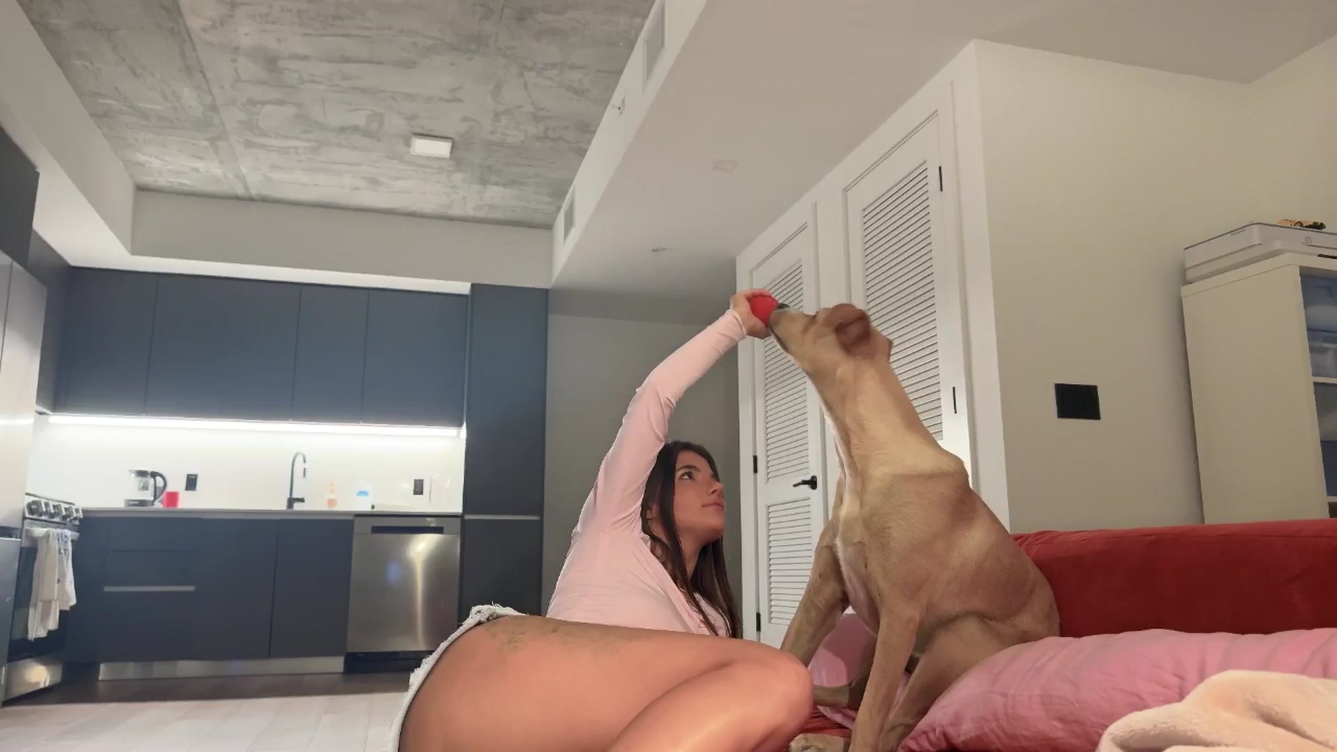 Gallery image thumbnail from SweetKlem's myfreecams stream on, 04/02/2025, 03:38 image 13 of 20
