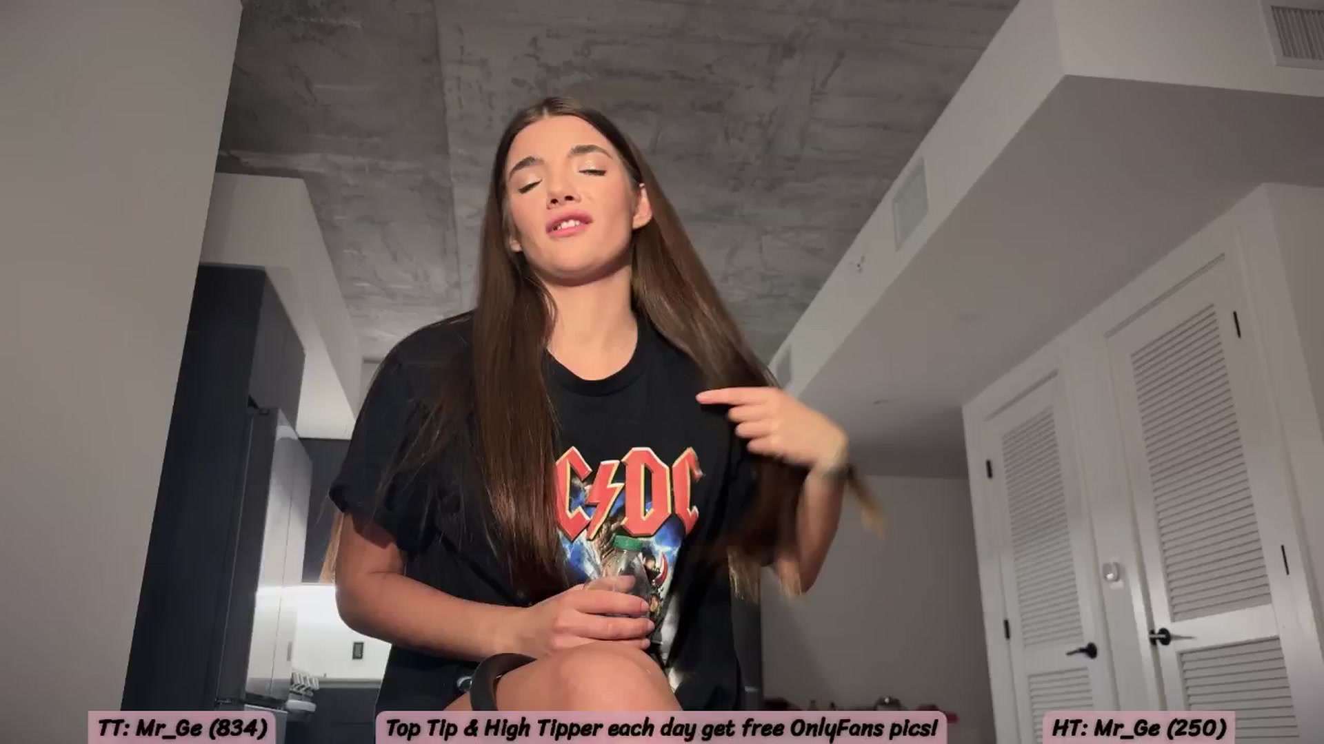 Gallery image thumbnail from SweetKlem's myfreecams stream on, 12/07/2025, 04:02 image 10 of 20